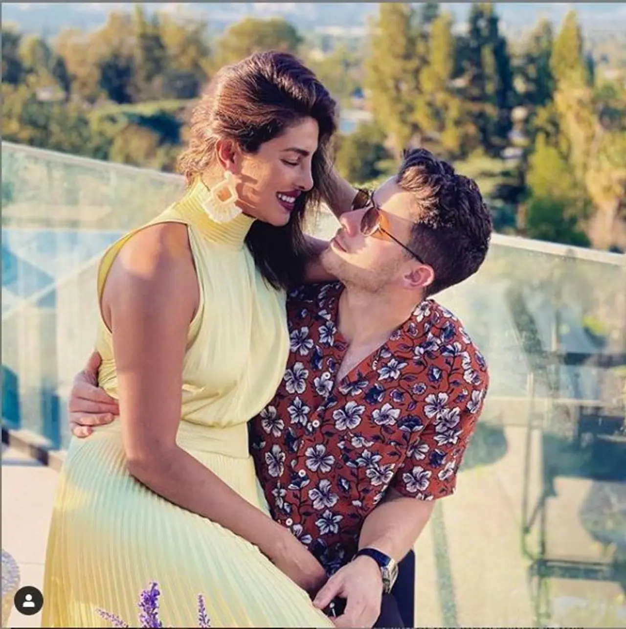 <p>ಮದುವೆಯಾಗಿ ಕೇವಲ 3 ತಿಂಗಳಿಗೆ ಯುಎಸ್ ನಿಯತಕಾಲಿಕೆ ವರದಿ ಮಾಡಿದ ಪಿಗ್ಗಿ ಹಾಗೂ ನಿಕ್ರ ಡಿವೋರ್ಸ್ ಸುದ್ದಿಗೆ ಫ್ಯಾನ್ಸ್ ಶಾಕ್ ಆಗಿದ್ದರು.</p> <p>ಮದುವೆಯಾಗಿ ಕೇವಲ 3 ತಿಂಗಳಿಗೆ ಯುಎಸ್ ನಿಯತಕಾಲಿಕೆ ವರದಿ ಮಾಡಿದ ಪಿಗ್ಗಿ ಹಾಗೂ ನಿಕ್ರ ಡಿವೋರ್ಸ್ ಸುದ್ದಿಗೆ ಫ್ಯಾನ್ಸ್ ಶಾಕ್ ಆಗಿದ್ದರು.</p>