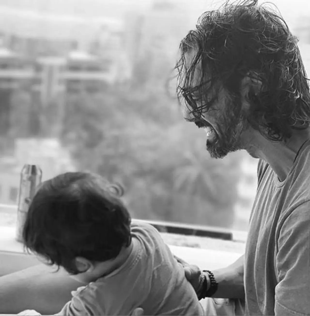 <p> ನಟ ಅರ್ಜುನ್ ರಾಮ್ಪಾಲ್ಗೆ ಇಬ್ಬರು ಹೆಣ್ಣು ಮಕ್ಕಳು ಒಬ್ಬ ಗಂಡು ಮಗ.</p> <p> ನಟ ಅರ್ಜುನ್ ರಾಮ್ಪಾಲ್ಗೆ ಇಬ್ಬರು ಹೆಣ್ಣು ಮಕ್ಕಳು ಒಬ್ಬ ಗಂಡು ಮಗ.</p>