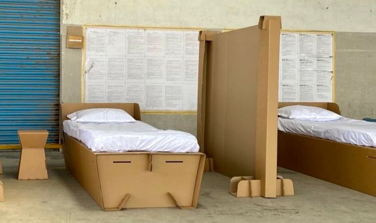 <p>ಕೊರೋನಾ ಸೋಂಕಿತರಿಗಾಗಿ ಕೆಪಿಸಿಸಿ ವತಿಯಿಂದ ಡಿಕೆ ಶಿವಕುಮಾರ್ ಅವರು ಪರಿಸರ ಸ್ನೇಹಿ ಬೆಡ್ ಖರೀದಿಸಿದ್ದಾರೆ.</p> <p>ಕೊರೋನಾ ಸೋಂಕಿತರಿಗಾಗಿ ಕೆಪಿಸಿಸಿ ವತಿಯಿಂದ ಡಿಕೆ ಶಿವಕುಮಾರ್ ಅವರು ಪರಿಸರ ಸ್ನೇಹಿ ಬೆಡ್ ಖರೀದಿಸಿದ್ದಾರೆ.</p>