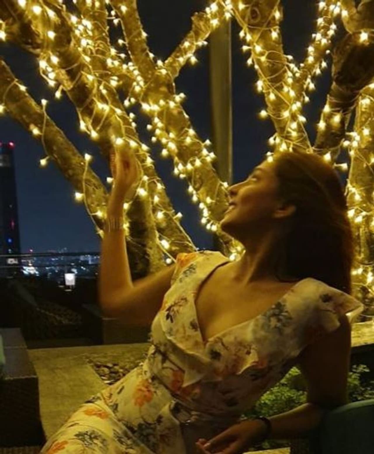 <p>லைட் வெளிச்சத்தில் மின்னும் இந்த அழகு தாரகை, மது ஷாலினி தான் அது</p> <p>லைட் வெளிச்சத்தில் மின்னும் இந்த அழகு தாரகை, மது ஷாலினி தான் அது</p>