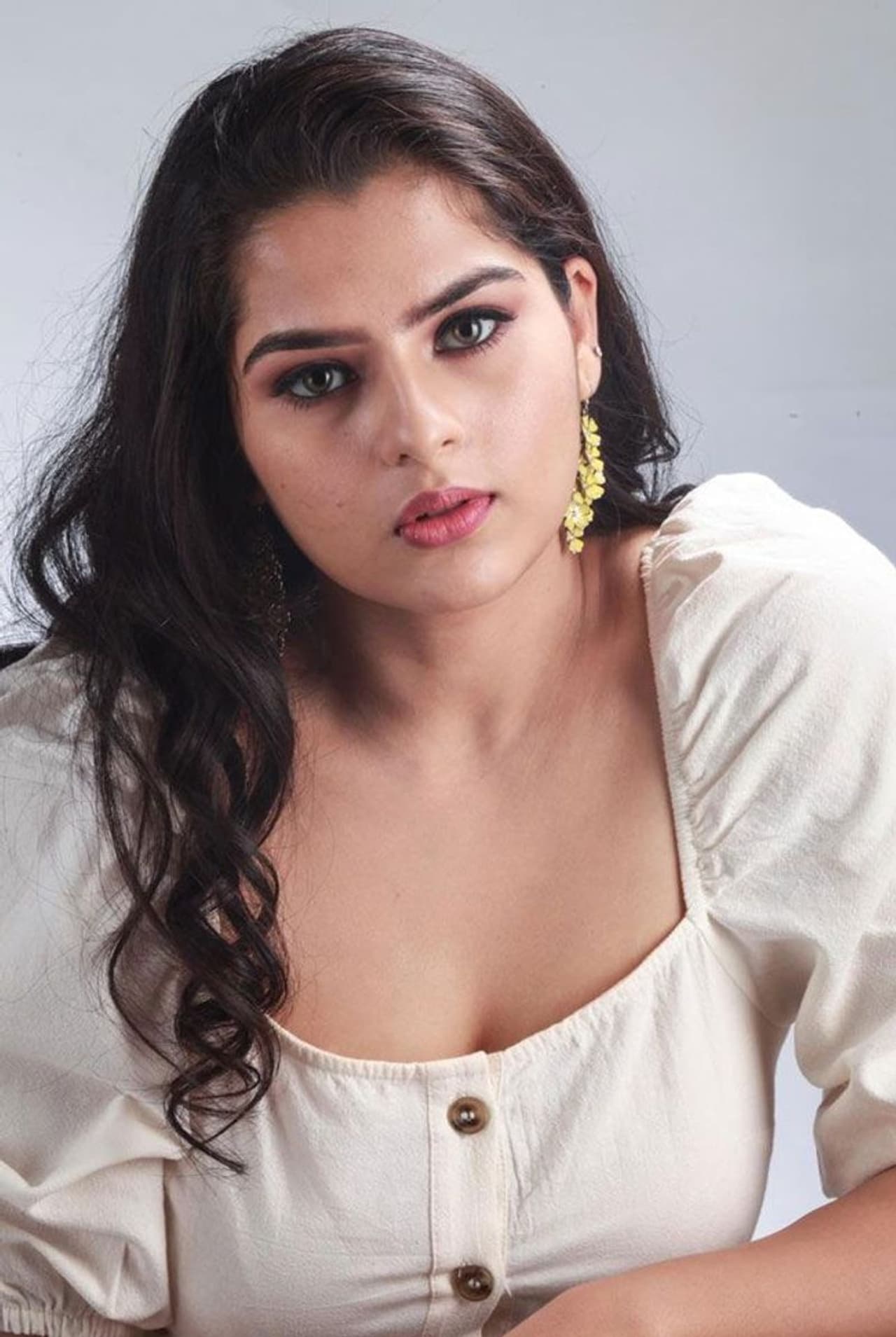 <p>గంగోత్రి సినిమాలో వల్లంకి పిట్ట పాటతో అందరి దృష్టిని ఆకర్షించిన కావ్య.</p> <p>గంగోత్రి సినిమాలో వల్లంకి పిట్ట పాటతో అందరి దృష్టిని ఆకర్షించిన కావ్య.</p>