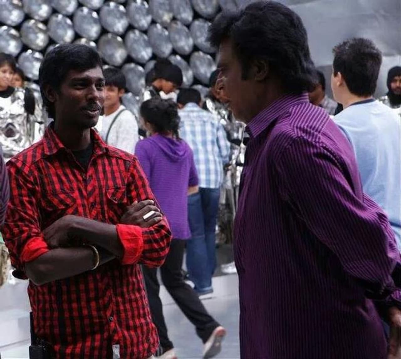 <p>அட்லீ அப்போ எப்படி இருக்காரு பாருங்க சூப்பர் ஸ்டார் உடன் உரையாடி கொண்டு இருக்கிறார் </p> <p>அட்லீ அப்போ எப்படி இருக்காரு பாருங்க சூப்பர் ஸ்டார் உடன் உரையாடி கொண்டு இருக்கிறார் </p>