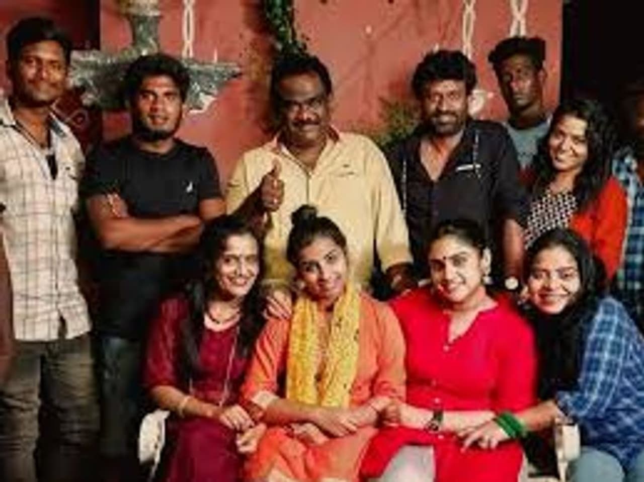 <p>வனிதா பீட்டர் பால் 3வது கல்யாண பஞ்சாயத்து என்று முடிவுக்கு வரும் என்றே தெரியவில்லை. நாளுக்கு நாள் பிரச்சனைகள் அதிகரித்து வருகிறது.&nbsp;</p>