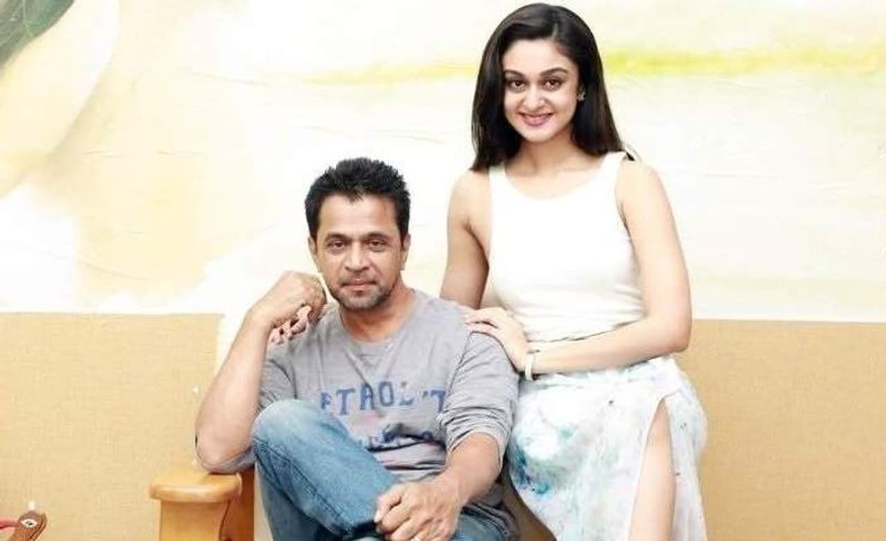 <p>ಕೊರೋನಾ ದೃಢವಾಗಿರುವುದನ್ನು ಸ್ವತಃ ಐಶ್ವರ್ಯಾ ಸೋಶಿಯಲ್ ಮೀಡಿಯಾ ಮೂಲಕ ಅಭಿಮಾನಿಗಳಿಗೆ ತಿಳಿಸಿದ್ದಾರೆ.</p> <p>ಕೊರೋನಾ ದೃಢವಾಗಿರುವುದನ್ನು ಸ್ವತಃ ಐಶ್ವರ್ಯಾ ಸೋಶಿಯಲ್ ಮೀಡಿಯಾ ಮೂಲಕ ಅಭಿಮಾನಿಗಳಿಗೆ ತಿಳಿಸಿದ್ದಾರೆ.</p>