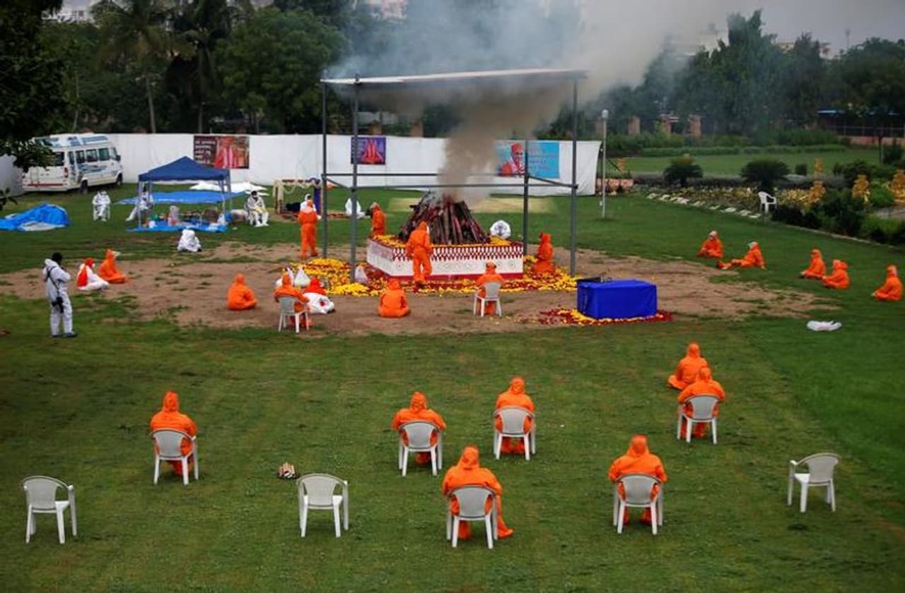 <p>കഴിഞ്ഞ 24 മണിക്കൂറിൽ ഇന്ത്യയില് നാൽപ്പതിനായിരത്തിലധികം കൊവിഡ് കേസുകൾ സ്ഥിരീകരിച്ചു. ഇന്ത്യയില് ആദ്യമായാണ് 24 മണിക്കൂറിനുള്ളില് ഇത്രയും കൂടുതല് രോഗികളെ സ്ഥിരീകരിക്കുന്നത്. </p> <p>കഴിഞ്ഞ 24 മണിക്കൂറിൽ ഇന്ത്യയില് നാൽപ്പതിനായിരത്തിലധികം കൊവിഡ് കേസുകൾ സ്ഥിരീകരിച്ചു. ഇന്ത്യയില് ആദ്യമായാണ് 24 മണിക്കൂറിനുള്ളില് ഇത്രയും കൂടുതല് രോഗികളെ സ്ഥിരീകരിക്കുന്നത്. </p>