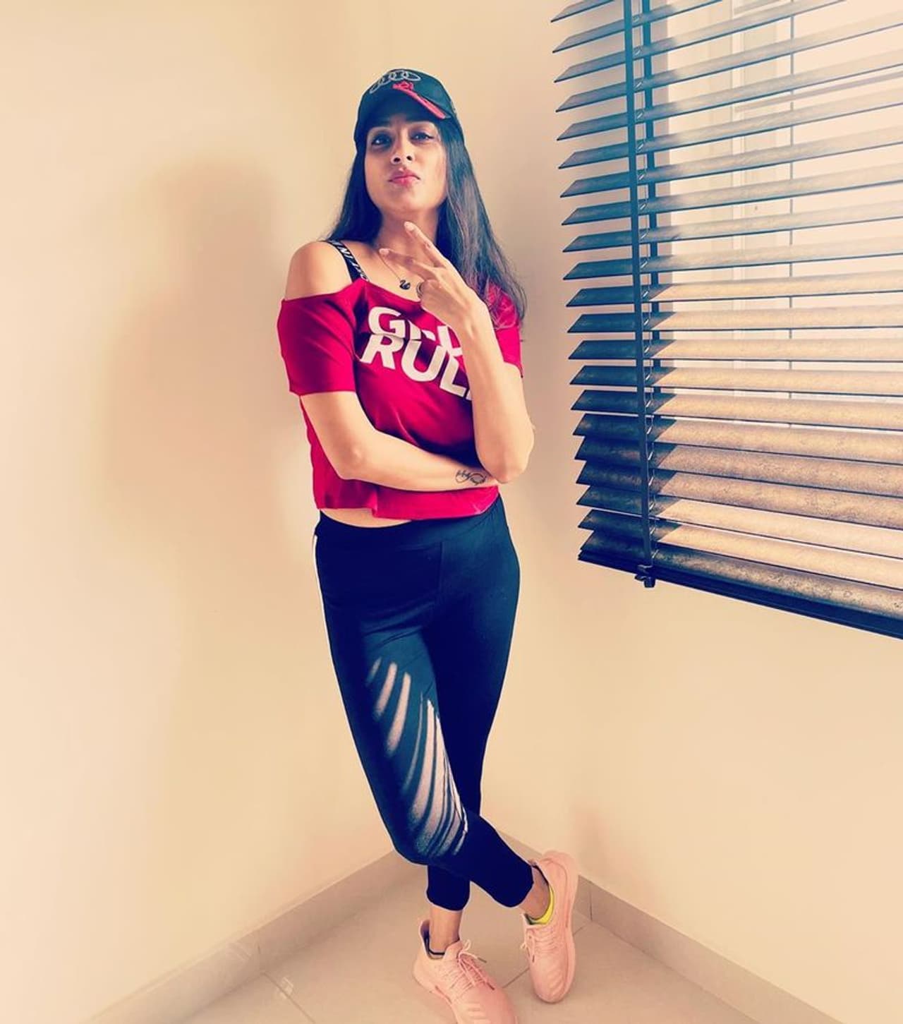 <p>இவ்ளோ ஸ்டைல் ஆஹ் கெத்தா போஸ் கொடுக்கும் சுரேகா </p> <p>இவ்ளோ ஸ்டைல் ஆஹ் கெத்தா போஸ் கொடுக்கும் சுரேகா </p>