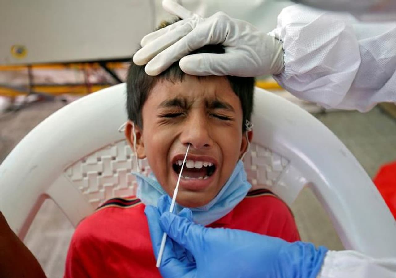 <p>രോഗികളുടെ എണ്ണത്തിലെ വര്ദ്ധവ് ഇതേ രീതിയില് തുടര്ന്നാല്, ലോകത്ത് കൊവിഡ് രോഗികളുടെ എണ്ണത്തില് ഇന്ത്യ രണ്ടാമതെത്താന് ഒന്നോ രണ്ടോ മാസങ്ങള് മതി. </p> <p>രോഗികളുടെ എണ്ണത്തിലെ വര്ദ്ധവ് ഇതേ രീതിയില് തുടര്ന്നാല്, ലോകത്ത് കൊവിഡ് രോഗികളുടെ എണ്ണത്തില് ഇന്ത്യ രണ്ടാമതെത്താന് ഒന്നോ രണ്ടോ മാസങ്ങള് മതി. </p>