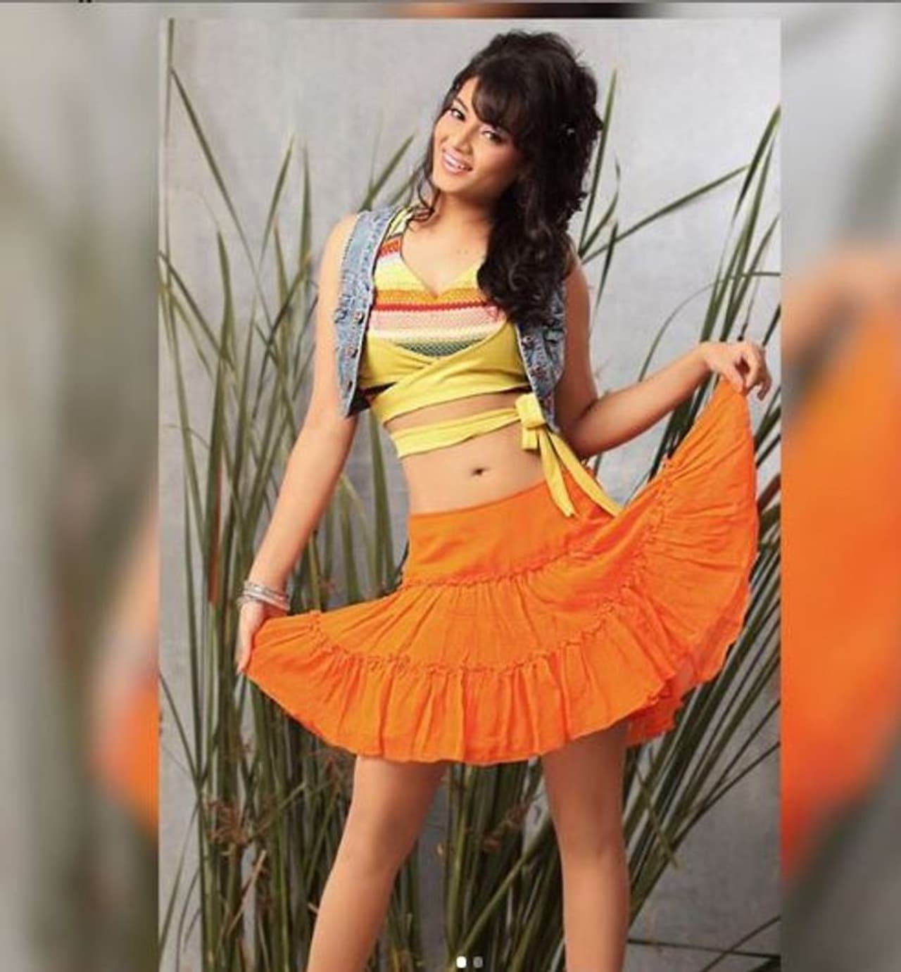 <p>குட்டை பாவாடையை தூக்கி படு ஹாட் போஸ் கொடுத்த சுஜா </p> <p>குட்டை பாவாடையை தூக்கி படு ஹாட் போஸ் கொடுத்த சுஜா </p>