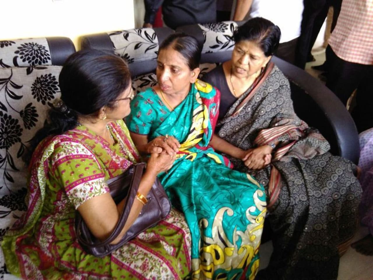 <p>ನಳಿನಿ ಕಳೆದ 29 ವರ್ಷಗಳಿಂದ ಜೈಲಿನಲ್ಲಿದ್ದಾರೆ. ಪ್ರಿಯಾಂಕಾ ಗಾಂಧಿ 2008ರ ಮಾರ್ಚ್ 19ರಂದು ನಳಿನಿಯನ್ನು ಭೇಟಿಯಾಗಿದ್ದರು. ಈ ಕುರಿತಾಗಿ ನಳಿನಿ ತಾವು ಬರೆದ ಪುಸ್ತಕ ರಾಜೀವ್ ಅಸಾಸಿನೇಷನ್: ಹಿಡನ್ ಟ್ರುಥ್ಸ್ ಆಂಡ್ ಪ್ರಿಯಾಂಕಾ, ನಳಿನಿ ಮೀಟಿಂಗ್ನಲ್ಲಿ ಬರೆದಿದ್ದಾರೆ.</p> <p>ನಳಿನಿ ಕಳೆದ 29 ವರ್ಷಗಳಿಂದ ಜೈಲಿನಲ್ಲಿದ್ದಾರೆ. ಪ್ರಿಯಾಂಕಾ ಗಾಂಧಿ 2008ರ ಮಾರ್ಚ್ 19ರಂದು ನಳಿನಿಯನ್ನು ಭೇಟಿಯಾಗಿದ್ದರು. ಈ ಕುರಿತಾಗಿ ನಳಿನಿ ತಾವು ಬರೆದ ಪುಸ್ತಕ ರಾಜೀವ್ ಅಸಾಸಿನೇಷನ್: ಹಿಡನ್ ಟ್ರುಥ್ಸ್ ಆಂಡ್ ಪ್ರಿಯಾಂಕಾ, ನಳಿನಿ ಮೀಟಿಂಗ್ನಲ್ಲಿ ಬರೆದಿದ್ದಾರೆ.</p>