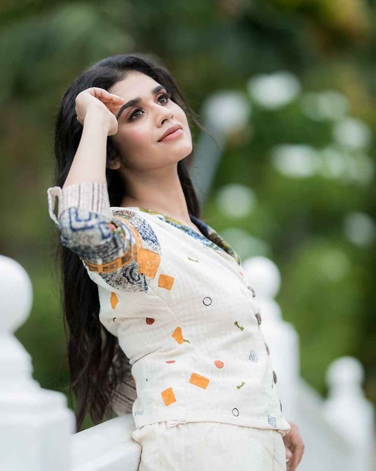 <p>வெள்ளை நிற உடையில் ஏஞ்சல் போல இருக்கும் மீனாட்சி </p> <p>வெள்ளை நிற உடையில் ஏஞ்சல் போல இருக்கும் மீனாட்சி </p>