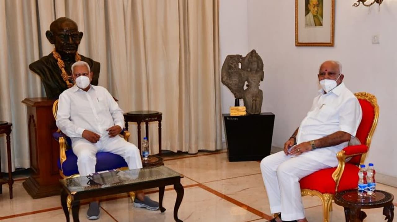 <p>ಇದೇ ಸಂದರ್ಭದಲ್ಲಿ ಸುಗ್ರೀವಾಜ್ಞೆ ಜಾರಿ ಮಾಡಲಾಗುತ್ತಿರುವ ಕರ್ನಾಟಕ ಭೂಕಂದಾಯ ತಿದ್ದುಪಡಿ ವಿಧೇಯಕ ಕುರಿತು ನಡೆದ ಚರ್ಚೆ&nbsp;</p>