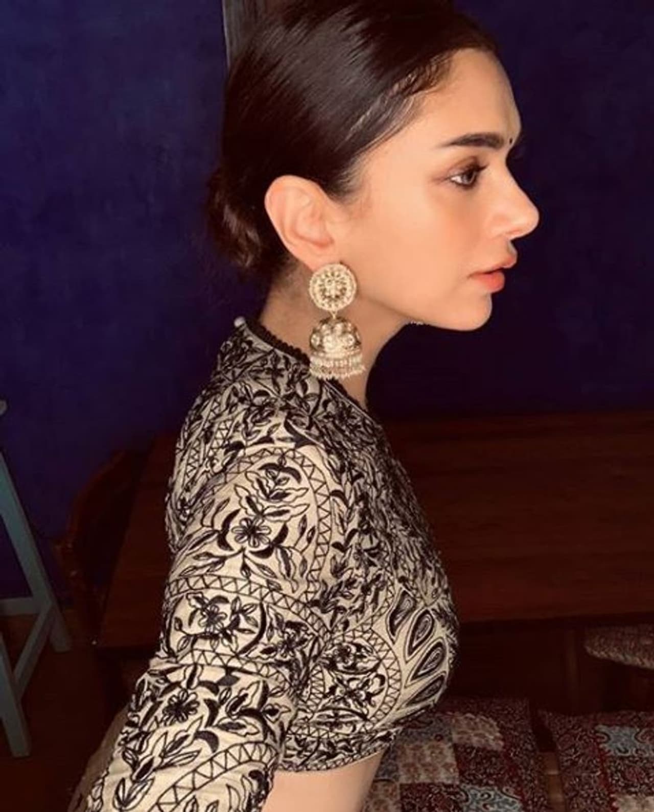 <p>ಬೆಳಗ್ಗೆ ಹಾಸಿಗೆಯಿಂದ ಏಳ್ತಿದ್ದ ಹಾಗೇ ಆತಂಕ, ಗೊಂದಲ, ಏನನ್ನೋ ಕಳೆದುಕೊಳ್ಳುತ್ತಿರುವ, ತಾನೆಲ್ಲೋ ಕಳೆದು ಹೋಗ್ತಿರುವ ಫೀಲ್. ನಿಧಾನಕ್ಕೆ ಕೌನ್ಸಿಲರ್ ಸಹಾಯದಿಂದ ಈ ಸಮಸ್ಯೆಯಿಂದ ಹೊರಬಂದಿದ್ದಾರೆ.</p> <p>ಬೆಳಗ್ಗೆ ಹಾಸಿಗೆಯಿಂದ ಏಳ್ತಿದ್ದ ಹಾಗೇ ಆತಂಕ, ಗೊಂದಲ, ಏನನ್ನೋ ಕಳೆದುಕೊಳ್ಳುತ್ತಿರುವ, ತಾನೆಲ್ಲೋ ಕಳೆದು ಹೋಗ್ತಿರುವ ಫೀಲ್. ನಿಧಾನಕ್ಕೆ ಕೌನ್ಸಿಲರ್ ಸಹಾಯದಿಂದ ಈ ಸಮಸ್ಯೆಯಿಂದ ಹೊರಬಂದಿದ್ದಾರೆ.</p>