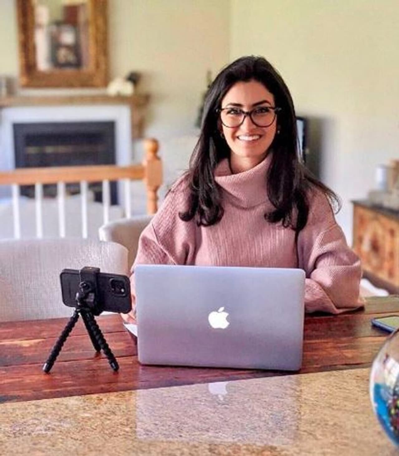 <p>&nbsp;ಅಮೆರಿಕದ ಪ್ರಖ್ಯಾತ ಟಿವಿಯಲ್ಲಿ ವರದಿಗಾರ್ತಿಯಾಗಿ ಕೆಲಸ ಮಾಡುತ್ತಿದ್ದ ಭಾರತ ಮೂಲದ ಯುವತಿ ನ್ಯೂಯಾರ್ಕ್‌ನಲ್ಲಿ ಮೃತಪಟ್ಟಿದ್ದಾರೆ.</p>