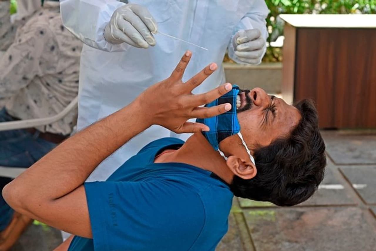 <p>In some relief for Kerala, 968 people have recovered from COVID 19 on Friday against 885 positive cases, including 24 health workers, while four deaths were reported, pushing the toll to 54.</p> <p>In some relief for Kerala, 968 people have recovered from COVID 19 on Friday against 885 positive cases, including 24 health workers, while four deaths were reported, pushing the toll to 54.</p>