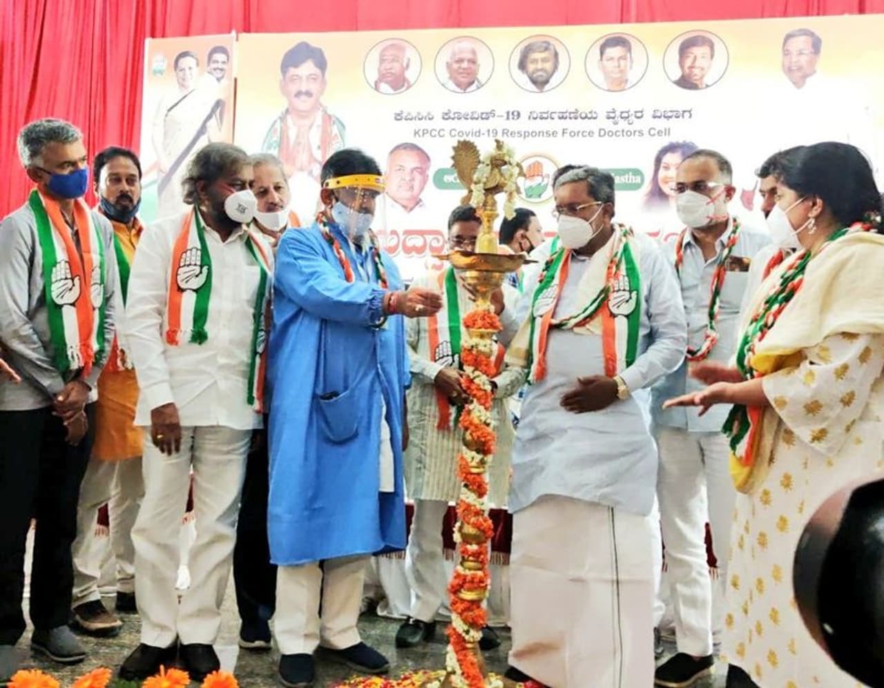 <p>ಗುರುವಾರ ಬಿಟಿಎಂ ಲೇಔಟ್‌ನ ಸದ್ದುಗುಂಟೆಪಾಳ್ಯದಲ್ಲಿ ಹಮ್ಮಿಕೊಂಡಿದ್ದ ಕಾರ್ಯಕ್ರಮದಲ್ಲಿ ಪ್ರಾಯೋಗಿಕವಾಗಿ ಆರೋಗ್ಯ ಹಸ್ತ ಕಾರ್ಯಕ್ರಮಕ್ಕೆ ಚಾಲನೆ ನೀಡಲಾಯಿತು.</p>