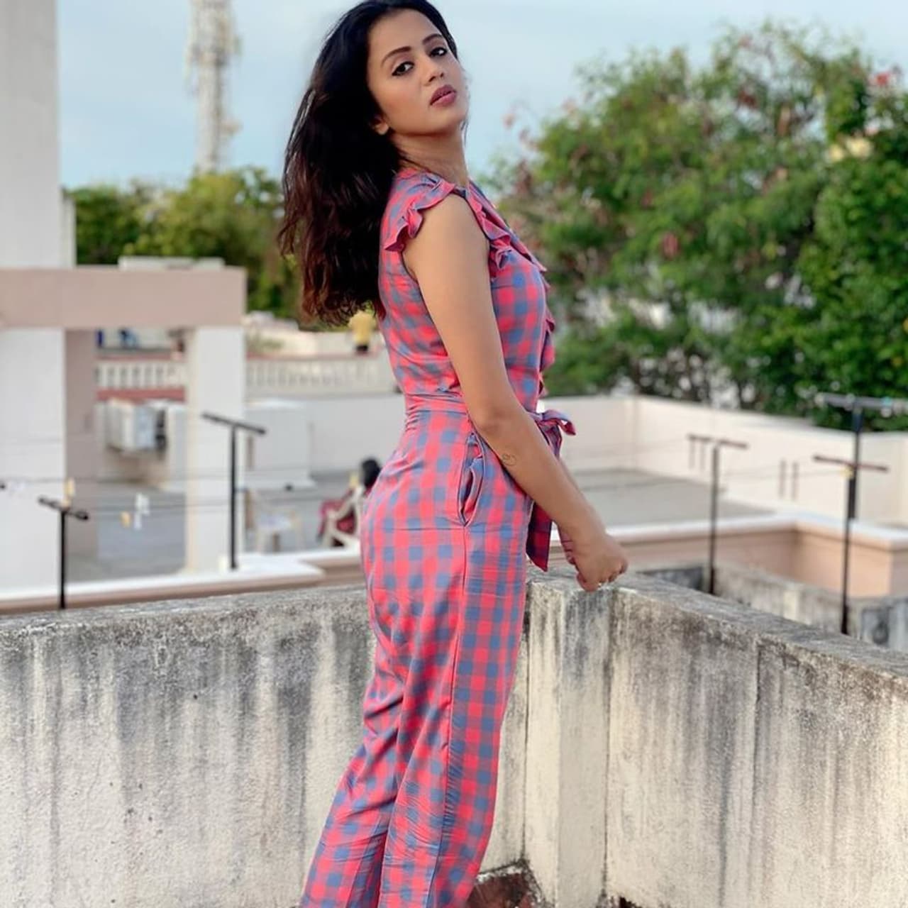 <p>ஒல்லி இடையை இறுக்கமாக பற்றியிருக்கும் உடை</p> <p>ஒல்லி இடையை இறுக்கமாக பற்றியிருக்கும் உடை</p>