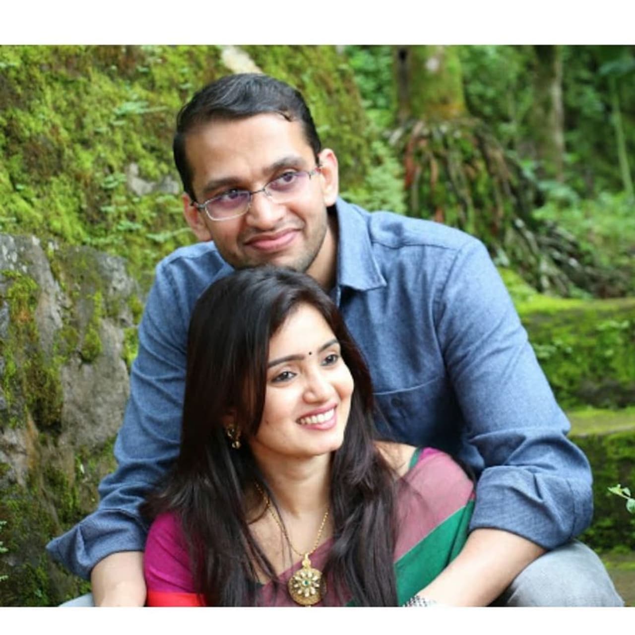 <p>ஸ்ரித்திகா கணவருடன் எடுத்த புகைப்படம் </p> <p>ஸ்ரித்திகா கணவருடன் எடுத்த புகைப்படம் </p>