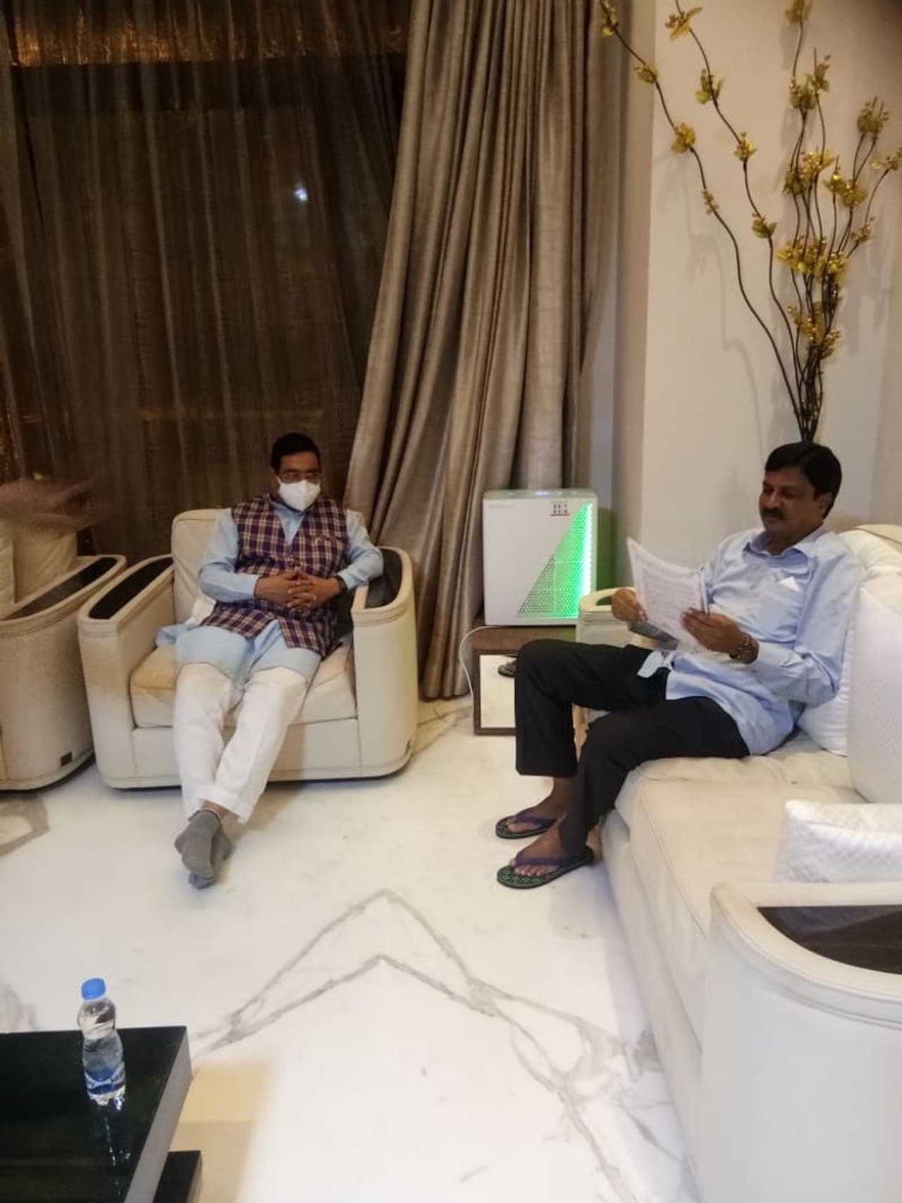 <p>ಹೆಚ್. ವಿಶ್ವನಾಥ್, ಸಿ.ಪಿ. ಯೋಗೇಶ್ವರ್ ಇಬ್ಬರಿಗೂ ಸಚಿವ ಸ್ಥಾನ ನೀಡಬೇಕಾದ ಅಗತ್ಯತೆ ಬಗ್ಗೆ ಸಮಾಲೋಚನೆ </p> <p>ಹೆಚ್. ವಿಶ್ವನಾಥ್, ಸಿ.ಪಿ. ಯೋಗೇಶ್ವರ್ ಇಬ್ಬರಿಗೂ ಸಚಿವ ಸ್ಥಾನ ನೀಡಬೇಕಾದ ಅಗತ್ಯತೆ ಬಗ್ಗೆ ಸಮಾಲೋಚನೆ </p>