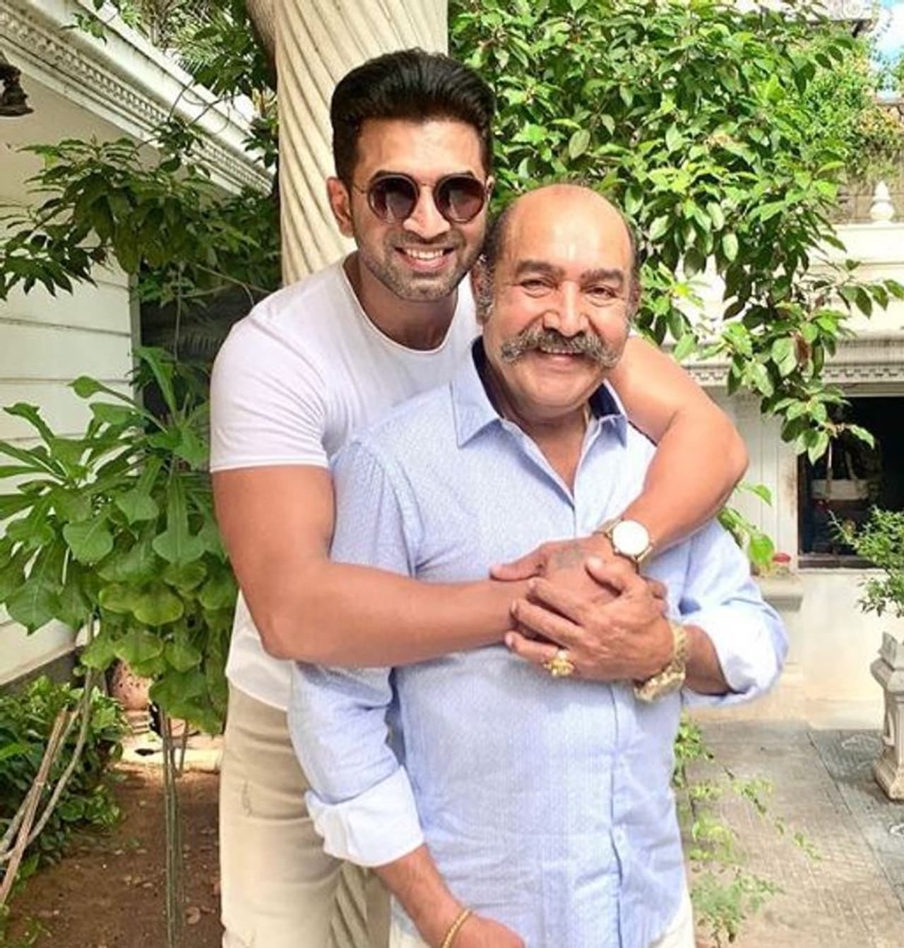 <p>அப்பாவுடன் சேர்ந்து அருண் விஜய் அவருடைய வீட்டிற்கு வரவேற்கிறார் வாங்க போகலாம் </p> <p>அப்பாவுடன் சேர்ந்து அருண் விஜய் அவருடைய வீட்டிற்கு வரவேற்கிறார் வாங்க போகலாம் </p>