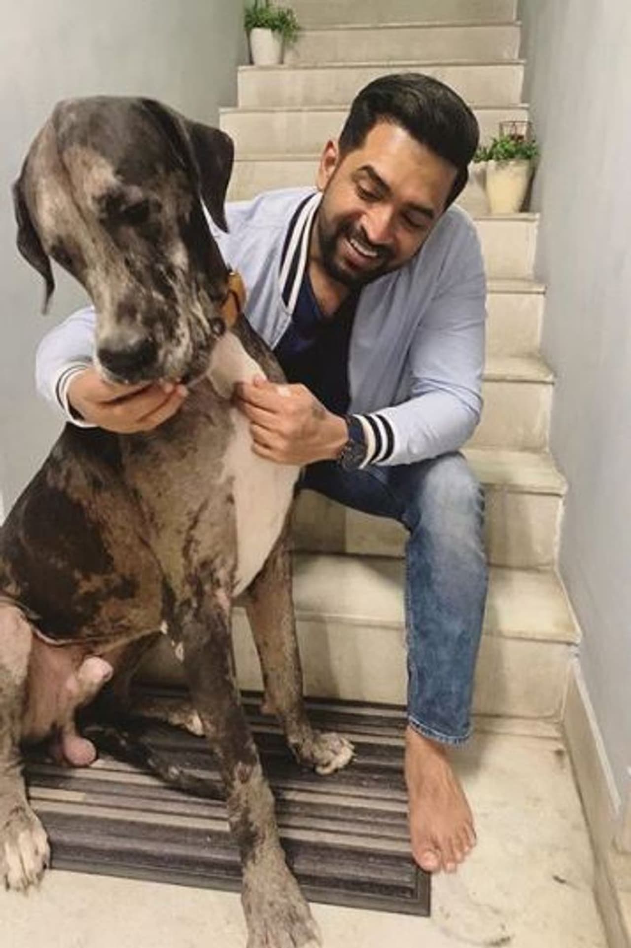 <p>மற்ற மொழிகளில் வாரிசு நடிகர்களை உடனடியாக ரசிகர்கள் ஏற்று கொண்டாலும், தமிழ் திரையுலகை பொறுத்தவரை, திறமையை நிரூபிப்பவரை மட்டுமே, ரசிகர்கள் ஏற்றுக்கொள்வார்கள்.</p> <p>மற்ற மொழிகளில் வாரிசு நடிகர்களை உடனடியாக ரசிகர்கள் ஏற்று கொண்டாலும், தமிழ் திரையுலகை பொறுத்தவரை, திறமையை நிரூபிப்பவரை மட்டுமே, ரசிகர்கள் ஏற்றுக்கொள்வார்கள்.</p>