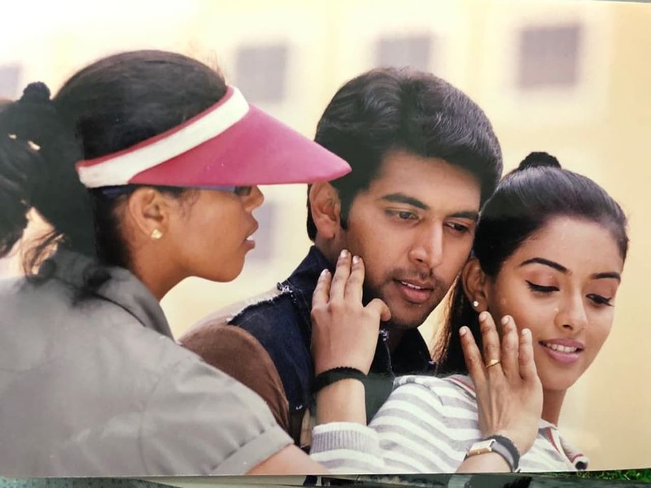 <p>எம் குமரன் சன் படத்தின் பொழுது எடுக்க பட்ட காட்சி&nbsp;</p>