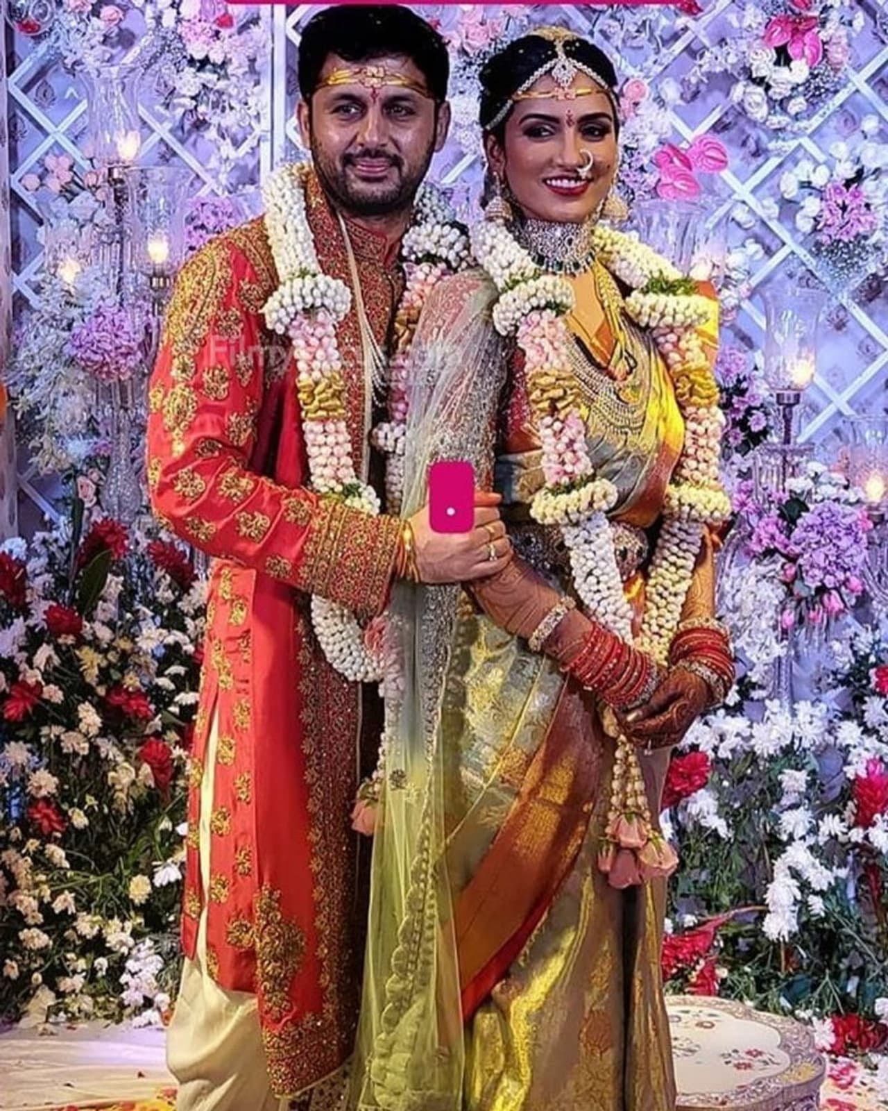 <h2> </h2><p>தெலுங்கு சினிமாவில் முன்னணி இளம் ஹீரோவாக வலம் வருபவர் நிதின். இவர் டோலிவுட்டின் பிரபல விநியோகஸ்தர் மற்றும் தயாரிப்பாளரான சுதாகர் ரெட்டியின் மகன்.</p> <h2> </h2><p>தெலுங்கு சினிமாவில் முன்னணி இளம் ஹீரோவாக வலம் வருபவர் நிதின். இவர் டோலிவுட்டின் பிரபல விநியோகஸ்தர் மற்றும் தயாரிப்பாளரான சுதாகர் ரெட்டியின் மகன்.</p>