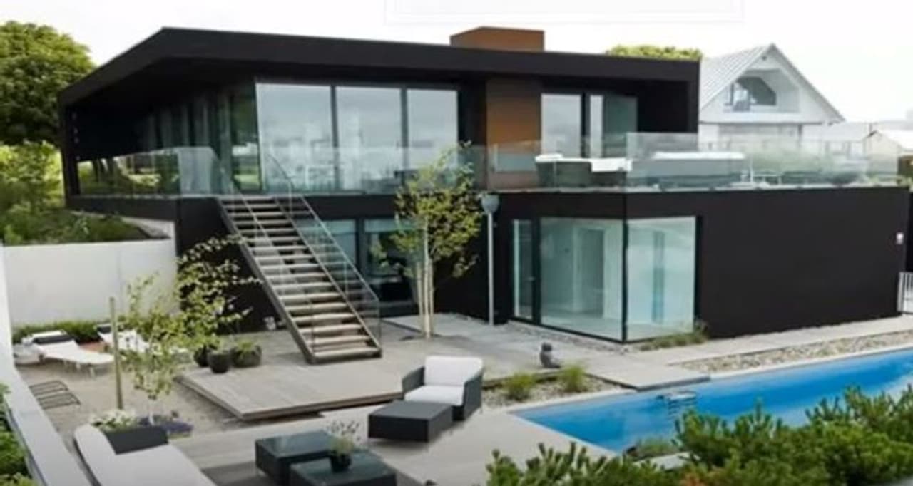 <p>பார்த்ததுமே மனசு பரவசப்படும் அழகு சரி... வாங்க உள்ளே போகலாம்&nbsp;</p>