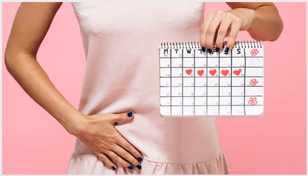 <p>ಕಿವಿಗೆ ಓಲೆ ಧರಿಸುವದರಿಂದ ಸಂತಾನೋತ್ಪತ್ತಿ ಅಂಗಗಳನ್ನು ನಿರ್ವಹಿಸುತ್ತದೆ ಮತ್ತು ಆರೋಗ್ಯಕರ ಋತುಚಕ್ರಕ್ಕೆ ಸಹಾಯ ಮಾಡುತ್ತದೆ:&nbsp;ಕಿವಿಯ ಲೋಬ್‌ನ ಮಧ್ಯ ಭಾಗದಲ್ಲಿ ಒಂದು ಬಿಂದುವಿದೆ. ಆಯುರ್ವೇದದಲ್ಲಿ ಈ ಅಂಶವನ್ನು ವ್ಯಕ್ತಿಯ ಸಂತಾನೋತ್ಪತ್ತಿ ಅಂಗಗಳ ಆರೋಗ್ಯಕ್ಕೆ ಅತ್ಯಂತ ಪ್ರಮುಖವಾದ ಕ್ಷೇತ್ರಗಳಲ್ಲಿ ಒಂದು ಎಂದು ಪರಿಗಣಿಸಲಾಗಿದೆ. ಗಂಡು ಮಕ್ಕಳಲ್ಲಿ ಈ ಅಂಗಗಳನ್ನು ಸದೃಢವಾಗಿಡಲು ಕಿವಿ ಚುಚ್ಚುತ್ತಾರೆ. ಹೆಣ್ಣು ಮಗುವಿನಲ್ಲಿ ಮಹಿಳೆಯ ಋತುಚಕ್ರವನ್ನು ನಿಯಂತ್ರಿಸಲು ನೆರವಾಗುತ್ತದೆ.&nbsp;</p>