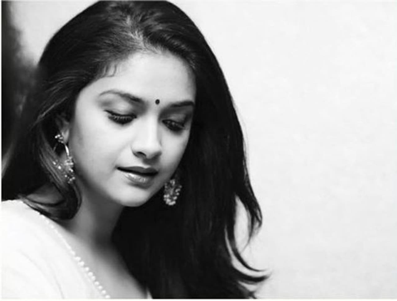 <p>வர்ணிக்க வார்த்தைகள் இல்லை அம்புட்டு அழகு </p> <p>வர்ணிக்க வார்த்தைகள் இல்லை அம்புட்டு அழகு </p>