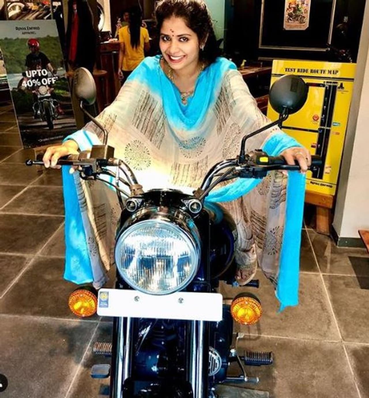 <p>முதல் படத்திலேயே தேனடையாக வந்து... ஜாங்கிரியாக மனதில் ரசிகர்கள் மனதில் நிலைத்தார்.</p> <p>முதல் படத்திலேயே தேனடையாக வந்து... ஜாங்கிரியாக மனதில் ரசிகர்கள் மனதில் நிலைத்தார்.</p>