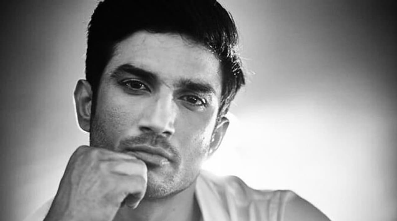 <p style="text align: justify;">జూన్ 14న సుశాంత్ సింగ్ రాజ్పుత్ ముంబైలోని తన నివాసంలో ఉరివేసుకొని ఆత్మహత్య చేసుకున్నాడు. అయితే సుశాంత్ మరణానికి ఇండస్ట్రీలోని మాఫియా, నెపోటిజం (వారసత్వం) ప్రధాన కారణం అన్న ప్రచారం జరిగింది. ఈ మేరకు కేసు నమోదు చేసుకున్న ముంబై పోలీసులు విచారణ జరుపుతున్నారు. అయితే తాజాగా సుశాంత్ తండ్రి కేకే సింగ్ సుశాంత్ గర్ల్ ఫ్రెండ్ రియా చక్రవర్తిపై సంచలన ఆరోపణలు చేశారు.</p> <p style="text align: justify;">జూన్ 14న సుశాంత్ సింగ్ రాజ్పుత్ ముంబైలోని తన నివాసంలో ఉరివేసుకొని ఆత్మహత్య చేసుకున్నాడు. అయితే సుశాంత్ మరణానికి ఇండస్ట్రీలోని మాఫియా, నెపోటిజం (వారసత్వం) ప్రధాన కారణం అన్న ప్రచారం జరిగింది. ఈ మేరకు కేసు నమోదు చేసుకున్న ముంబై పోలీసులు విచారణ జరుపుతున్నారు. అయితే తాజాగా సుశాంత్ తండ్రి కేకే సింగ్ సుశాంత్ గర్ల్ ఫ్రెండ్ రియా చక్రవర్తిపై సంచలన ఆరోపణలు చేశారు.</p>