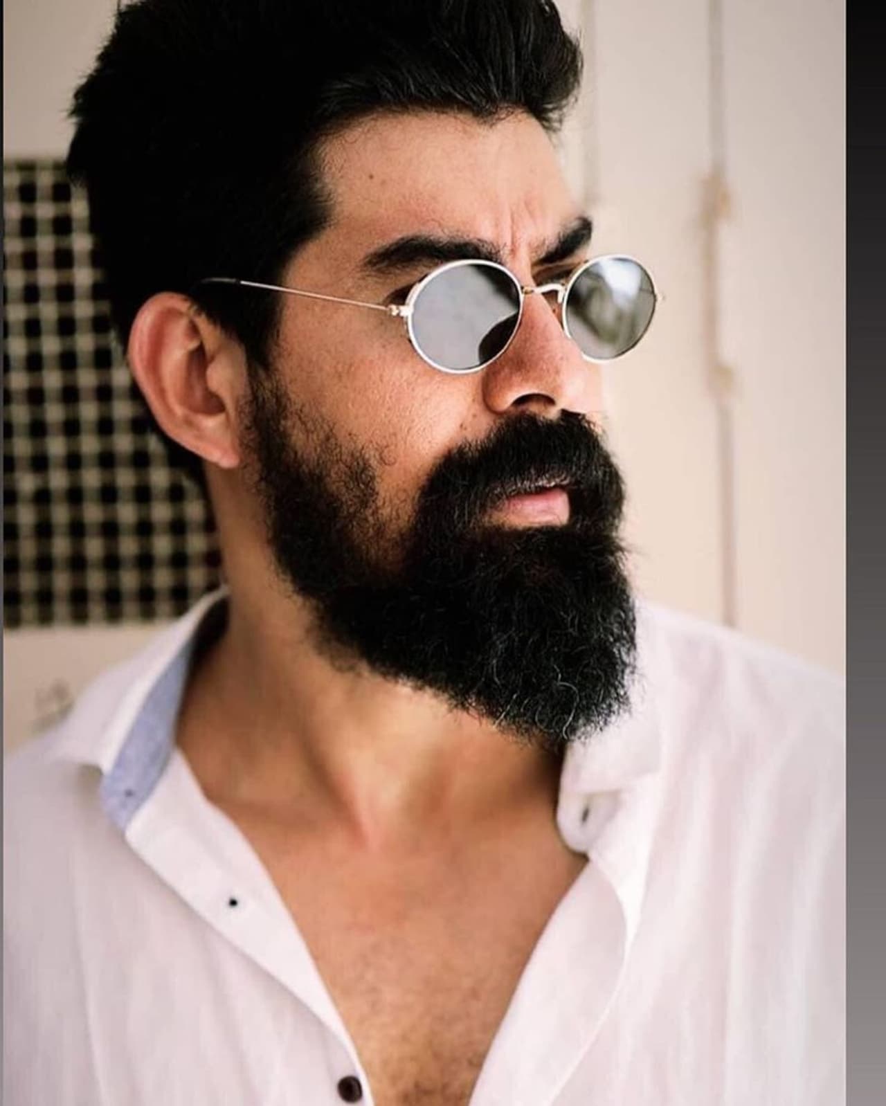 <p>சிறுத்தை சிவா இயக்கத்தில் அஜித் நடித்த வேதாளம் படம் மூலம் தமிழ் திரையுலகில் வில்லனாக அறிமுகமானவர் கபிர் துஹான் சிங். </p> <p>சிறுத்தை சிவா இயக்கத்தில் அஜித் நடித்த வேதாளம் படம் மூலம் தமிழ் திரையுலகில் வில்லனாக அறிமுகமானவர் கபிர் துஹான் சிங். </p>