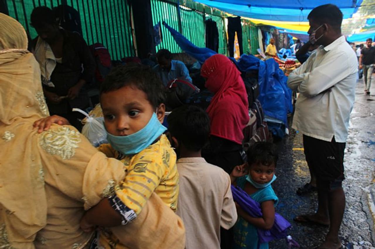 <p>രാജ്യത്ത് ആദ്യത്തെ കൊവിഡ് രോഗബാധ സ്ഥിരീകരിച്ചിട്ട് ഇന്നേക്ക് ആറു മാസം തികയുന്നു. വുഹാനിൽ നിന്ന് മടങ്ങിയെത്തിയ തൃശൂരിലെ വിദ്യാർത്ഥിനിയായിരുന്നു രാജ്യത്തെ ആദ്യ കോവിഡ് രോഗി.&nbsp;</p>