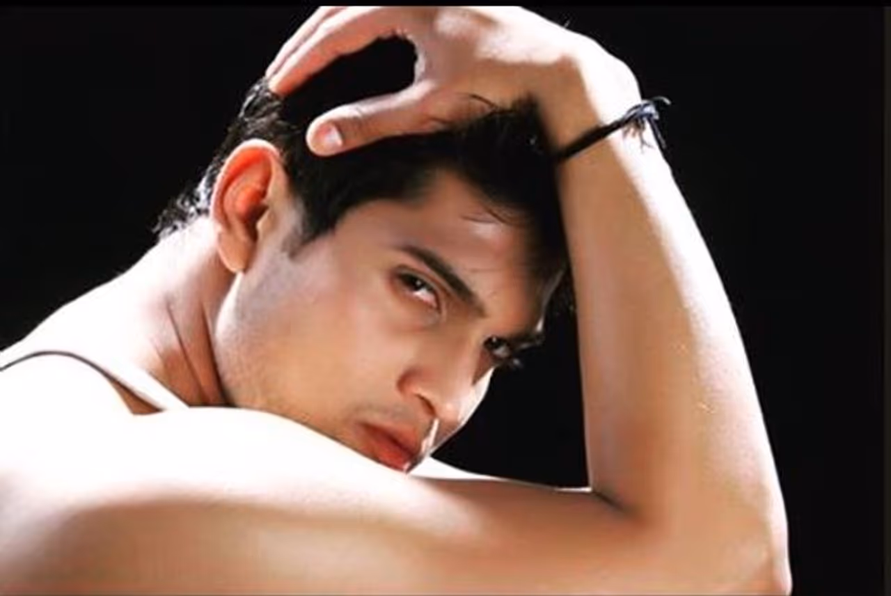 <p>பிரபல மராத்தி நடிகர், ஆஷுடோஷ் பாக்ரே என்பவர் தான் தற்போது தற்கொலை செய்து கொண்டுள்ளார். </p> <p>பிரபல மராத்தி நடிகர், ஆஷுடோஷ் பாக்ரே என்பவர் தான் தற்போது தற்கொலை செய்து கொண்டுள்ளார். </p>