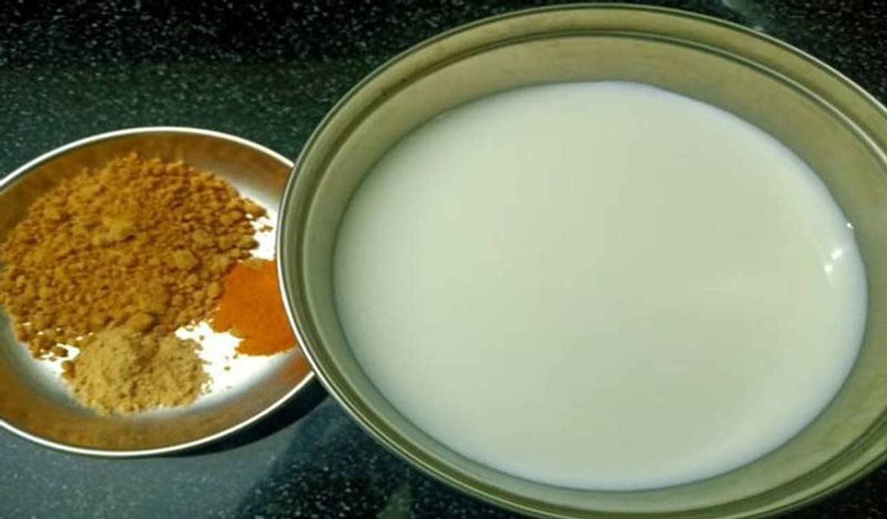 <p>ಹಲವು ಉಪಯೋಗಗಳನ್ನು&nbsp;ಹೊಂದಿರುವ ಅರಿಶಿನದ ಹಾಲು ರಾತ್ರಿ ಮಲುಗುವ ಮುನ್ನ ಕುಡಿದರೆ ಬೆಸ್ಟ್‌.</p>