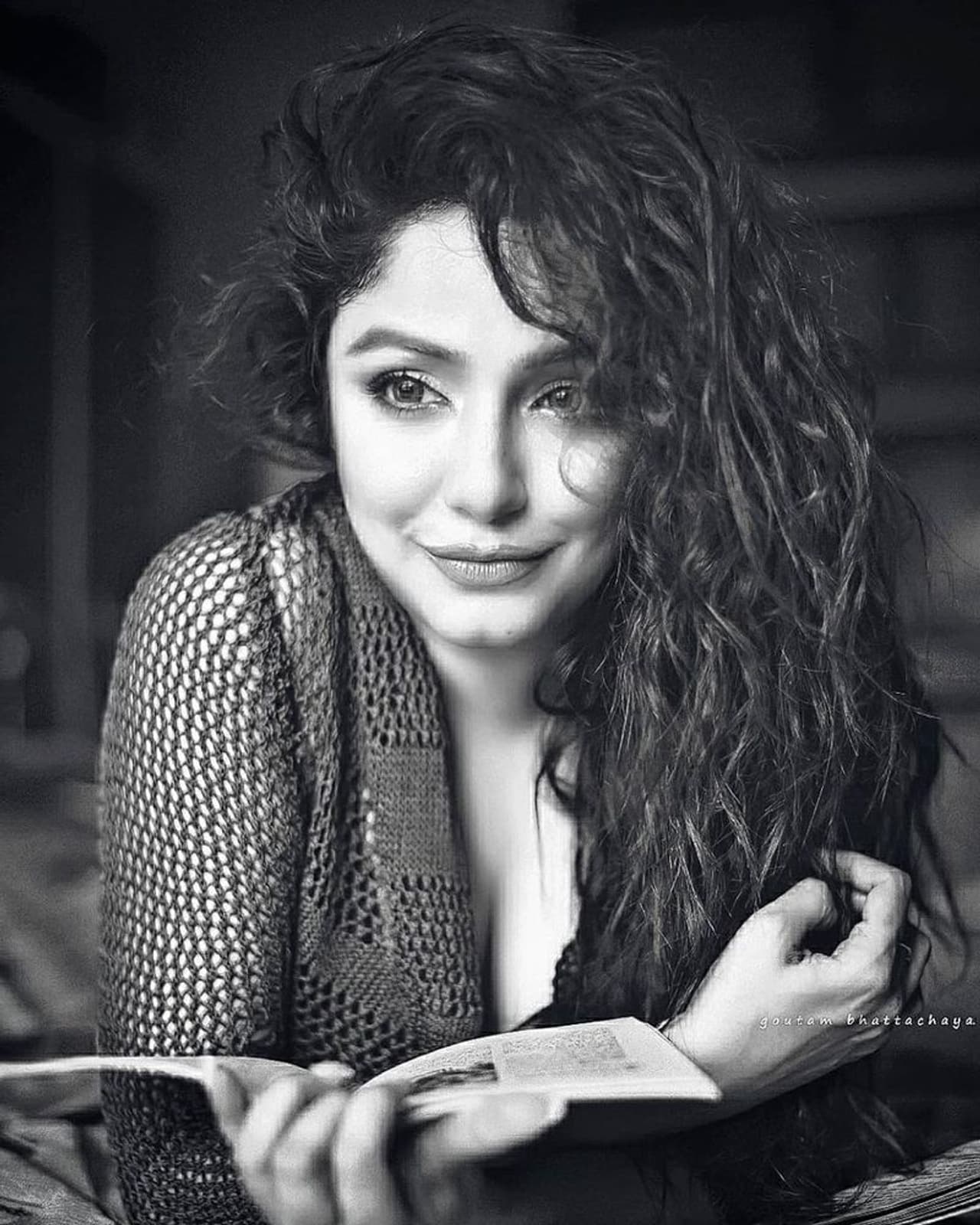 <p>கியூட் ஆஹ் போஸ் கொடுக்கும் சயந்தனி </p> <p>கியூட் ஆஹ் போஸ் கொடுக்கும் சயந்தனி </p>