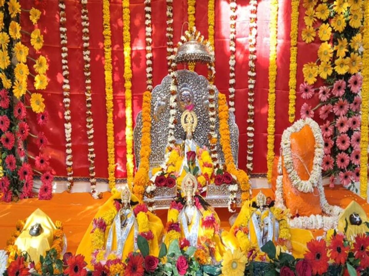 <p>Preparations are in full swing for the Bhoomi Pujan (groundbreaking ceremony) of Ram Temple. Ayodhya and its surrounding places are undergoing a transformation.</p><p>The Indian Railways too is thinking about providing better facilities considering the devotees coming to the city to visit the Ram Temple. Ayodhya’s railway station is an important landmark from a tourism point of view. So, the railway station is also being planned to be remodelled on Ram Temple.</p><p>So, what will be the facilities available at the remodelled Ayodhya railway station, let’s find out.</p> <p>Preparations are in full swing for the Bhoomi Pujan (groundbreaking ceremony) of Ram Temple. Ayodhya and its surrounding places are undergoing a transformation.</p><p>The Indian Railways too is thinking about providing better facilities considering the devotees coming to the city to visit the Ram Temple. Ayodhya’s railway station is an important landmark from a tourism point of view. So, the railway station is also being planned to be remodelled on Ram Temple.</p><p>So, what will be the facilities available at the remodelled Ayodhya railway station, let’s find out.</p>