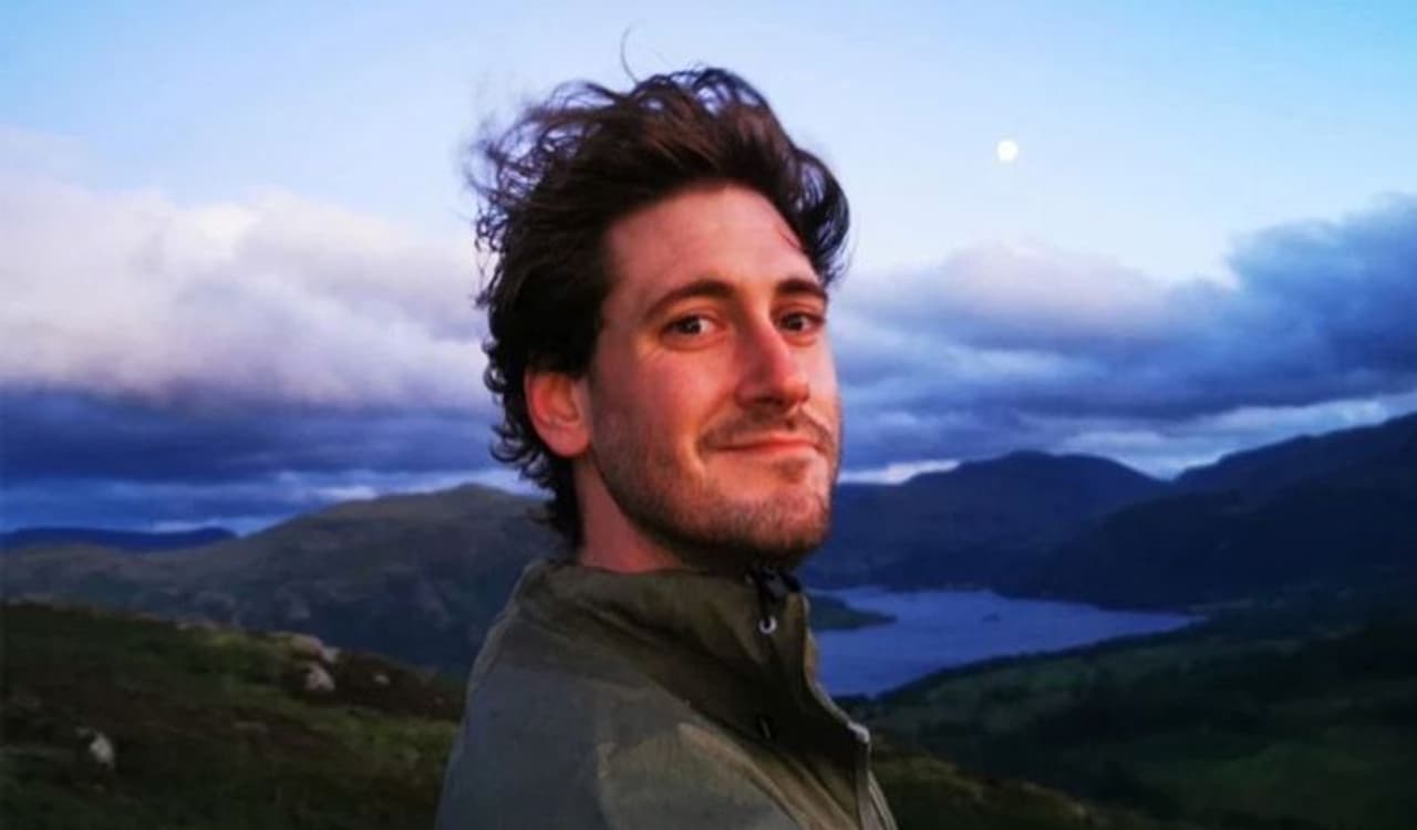 <p>ಈ ಘಟನೆ ನಡೆದಿದ್ದು ಯುಕೆಯ ಕಂಬ್ರಿಯೆನಲ್ಲಿ. ಇಲ್ಲಿ ವರ್ಕಿಂಗ್ಟನ್‌ ನಿವಾಸಿ 29 ವರ್ಷದ ಡ್ಯಾನ್ ರೋಜರ್ಸ್‌ ತನಗಾಗಿ ಆಣ್‌ಲೈನ್ ಶಾಪಿಂಗ್ ಮಾಡಿದ್ದರು. ಆದರೆ ಇದು ಆತನಿಗೆ ಮರೆಯಲಾಗದ ಕೆಟ್ಟ ಅನುಭವ ನೀಡಿದೆ.</p>