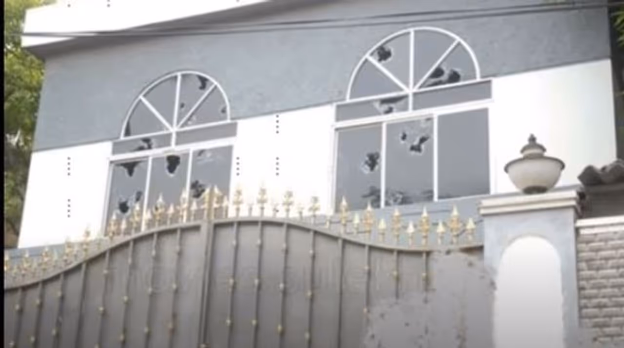 <p>நடிகர் வடிவேலுவுக்கு சொந்தமாக மதுரையில் உள்ள வீடு இது தான்... அவர் சென்னையை விட, மதுரையை தான் அதிகம் விரும்புவார்.</p> <p>நடிகர் வடிவேலுவுக்கு சொந்தமாக மதுரையில் உள்ள வீடு இது தான்... அவர் சென்னையை விட, மதுரையை தான் அதிகம் விரும்புவார்.</p>