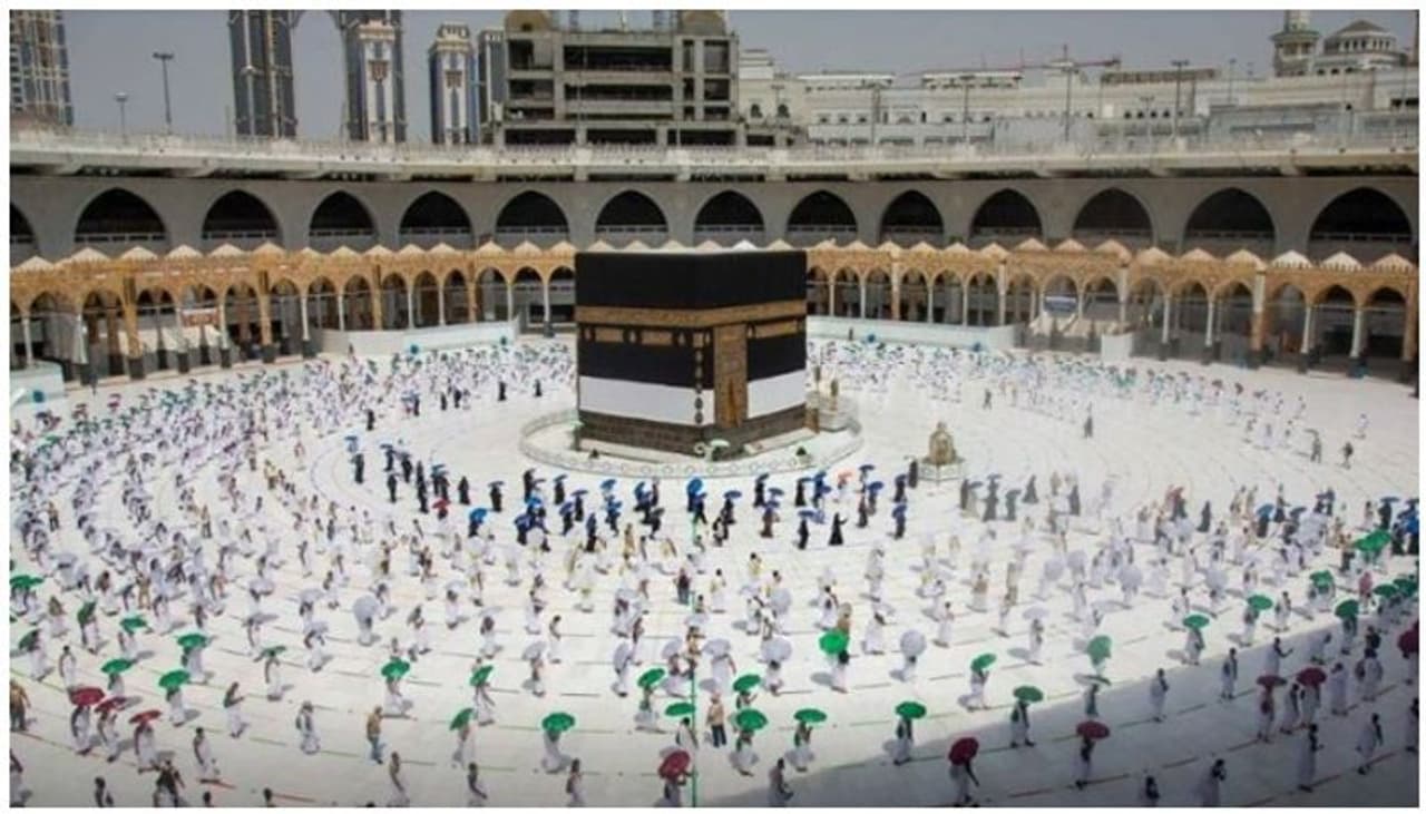 <p> തീര്ത്ഥാടകരുടെ എണ്ണം കുറഞ്ഞെങ്കിലും ഹജ്ജിന്റെ കര്മ്മങ്ങളില് ഇത്തവണ മാറ്റങ്ങളൊന്നും വരുത്തിയിട്ടില്ല. </p> <p> തീര്ത്ഥാടകരുടെ എണ്ണം കുറഞ്ഞെങ്കിലും ഹജ്ജിന്റെ കര്മ്മങ്ങളില് ഇത്തവണ മാറ്റങ്ങളൊന്നും വരുത്തിയിട്ടില്ല. </p>