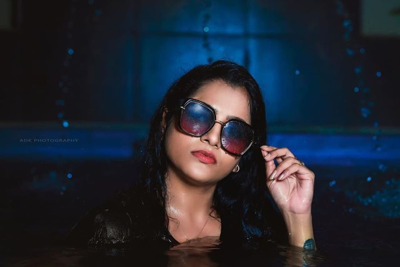 <p>கூலிங் கிளாஸ் போட்டுகொண்டு செம்ம கூல் போஸ் </p> <p>கூலிங் கிளாஸ் போட்டுகொண்டு செம்ம கூல் போஸ் </p>