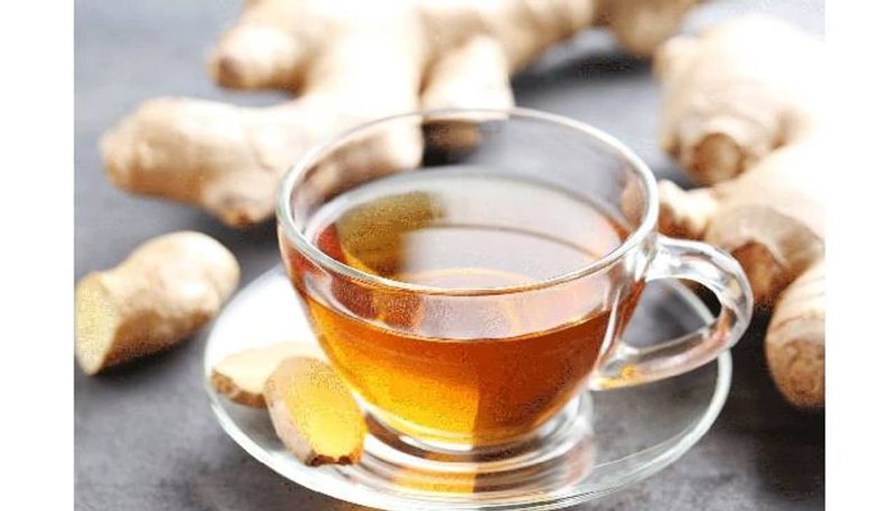 <p> ಶುಂಠಿ ಟೀ ಶೀತ ಕೆಮ್ಮಿನಿಂದ ಹಿಡಿದು, ಮುಟ್ಟಿನ ನೋವಿನವರೆಗೆ ಅನೇಕ ಕಾಯಿಲೆಗಳಿಗೆ ಬೆಸ್ಟ್ ಮನೆ ಮದ್ದು. </p> <p> ಶುಂಠಿ ಟೀ ಶೀತ ಕೆಮ್ಮಿನಿಂದ ಹಿಡಿದು, ಮುಟ್ಟಿನ ನೋವಿನವರೆಗೆ ಅನೇಕ ಕಾಯಿಲೆಗಳಿಗೆ ಬೆಸ್ಟ್ ಮನೆ ಮದ್ದು. </p>