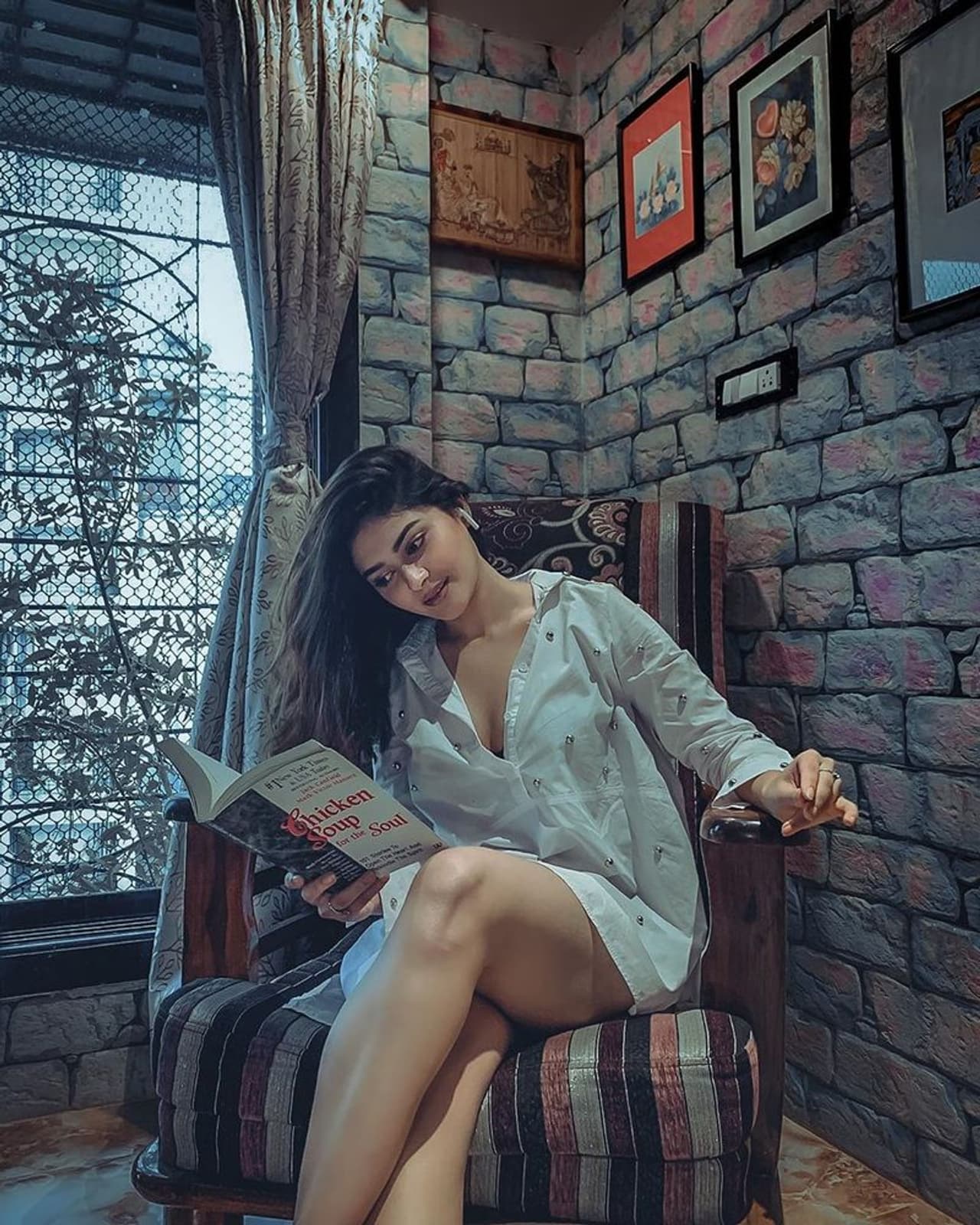 <p>சட்டை மட்டும் போட்டு கவர்ச்சியை காடும் வைபவி </p> <p>சட்டை மட்டும் போட்டு கவர்ச்சியை காடும் வைபவி </p>