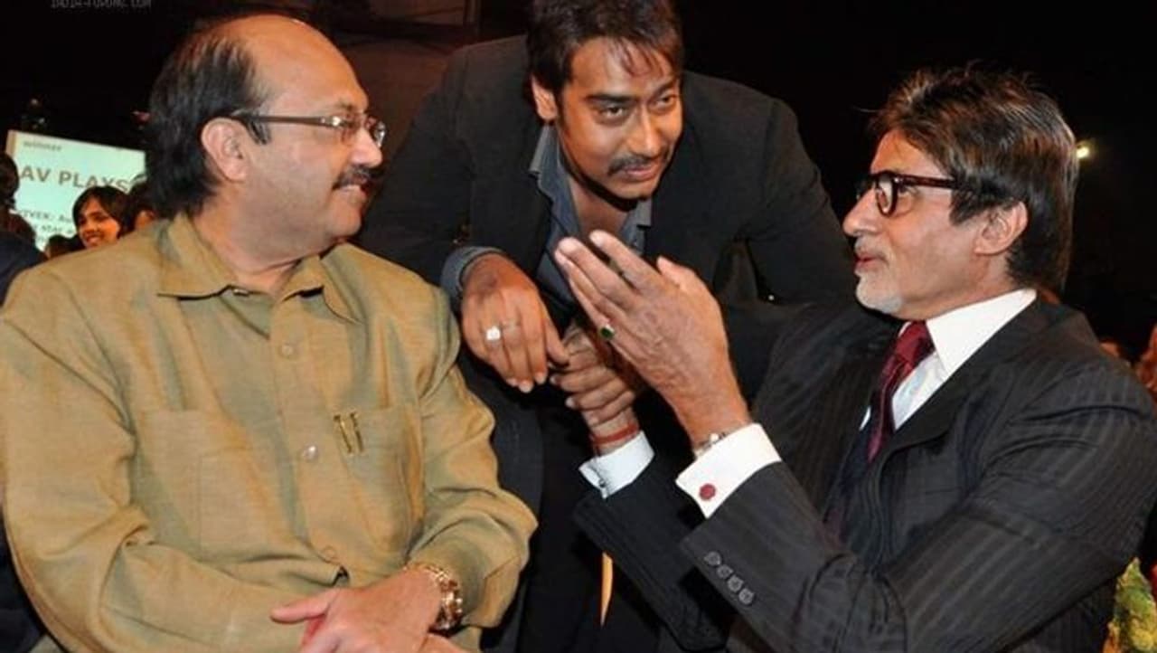 <p>ಅಮಿತಾಬ್ ಬಚ್ಚನ್ 90 ರ ದಶಕದಲ್ಲಿ ತುಂಬಾ ಕಷ್ಷದ ಸ್ಥಿತಿಯಲ್ಲಿದ್ದರು. ಸಿನಿಮಾಗಳು ನಿರಂತರವಾಗಿ ಫ್ಲಾಪ್ ಆಗುತ್ತಿದ್ದವು. ಅವರ ಕಂಪನಿ ಎಬಿಸಿಎಲ್ ಕೂಡ ಮುಳುಗಿಹೋಯಿತು. ಪರಿಸ್ಥಿತಿ ತುಂಬಾ ಕೆಟ್ಟದಾಗಿದ್ದು, ಬಚ್ಚನ್ ಅವರ ಬಂಗಲೆಯ ಮಾರಾಟವಾಗುವ ಹಾಗೂ ನಟ ದಿವಾಳಿಯಾಗುವ ಪರಿಸ್ಥಿತಿ ಬಂದಿತ್ತು. </p> <p>ಅಮಿತಾಬ್ ಬಚ್ಚನ್ 90 ರ ದಶಕದಲ್ಲಿ ತುಂಬಾ ಕಷ್ಷದ ಸ್ಥಿತಿಯಲ್ಲಿದ್ದರು. ಸಿನಿಮಾಗಳು ನಿರಂತರವಾಗಿ ಫ್ಲಾಪ್ ಆಗುತ್ತಿದ್ದವು. ಅವರ ಕಂಪನಿ ಎಬಿಸಿಎಲ್ ಕೂಡ ಮುಳುಗಿಹೋಯಿತು. ಪರಿಸ್ಥಿತಿ ತುಂಬಾ ಕೆಟ್ಟದಾಗಿದ್ದು, ಬಚ್ಚನ್ ಅವರ ಬಂಗಲೆಯ ಮಾರಾಟವಾಗುವ ಹಾಗೂ ನಟ ದಿವಾಳಿಯಾಗುವ ಪರಿಸ್ಥಿತಿ ಬಂದಿತ್ತು. </p>