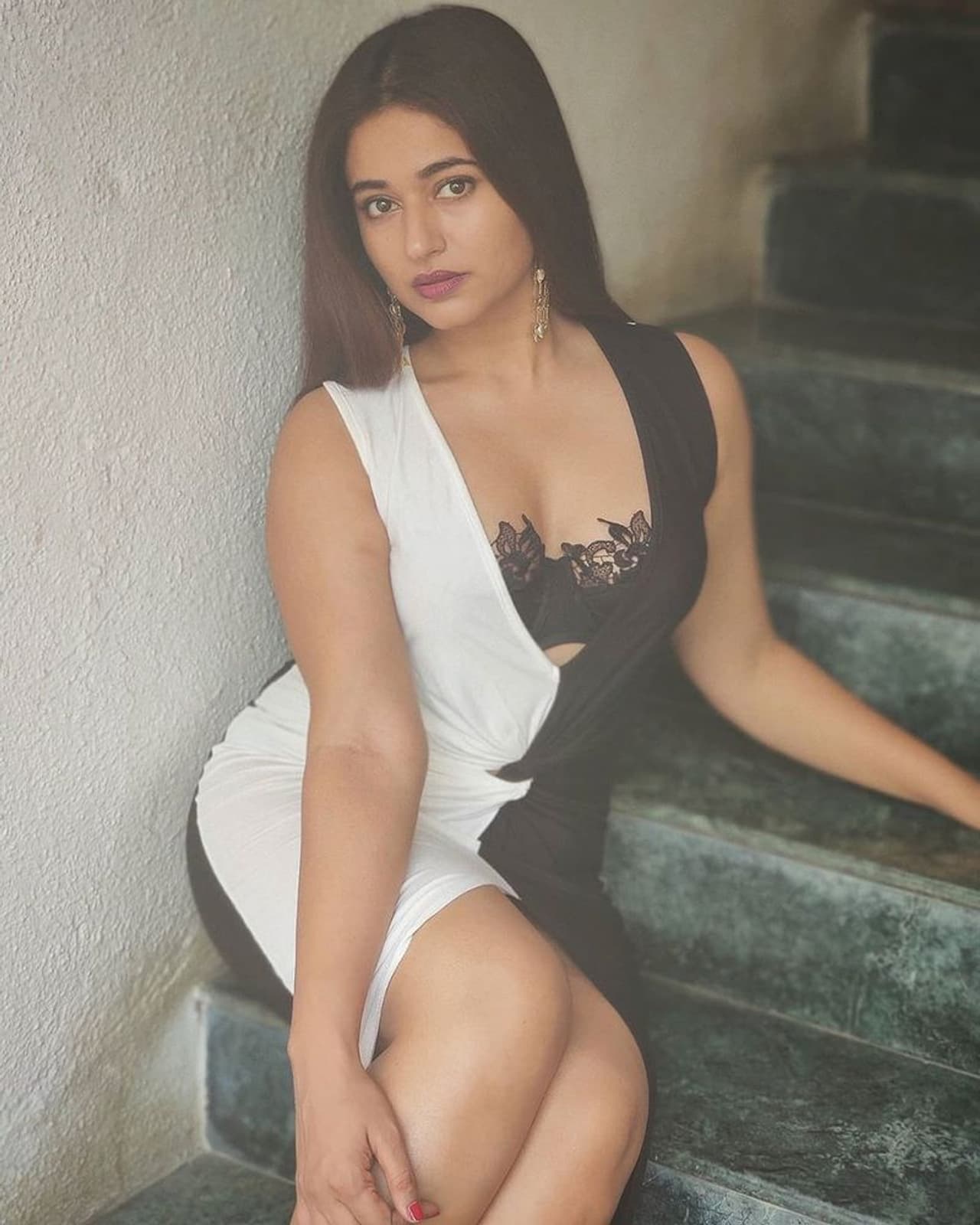 <p>தெலுங்கு, மலையாளம், கன்னட மொழி படங்களில் ரவுண்ட் அடித்து வந்த பஞ்சாபி அழகியான பூனம் பஜ்வாவை சேவல் படம் மூலம் தமிழுக்கு இறக்குமதி செய்தார் இயக்குநர் ஹரி.</p> <p>தெலுங்கு, மலையாளம், கன்னட மொழி படங்களில் ரவுண்ட் அடித்து வந்த பஞ்சாபி அழகியான பூனம் பஜ்வாவை சேவல் படம் மூலம் தமிழுக்கு இறக்குமதி செய்தார் இயக்குநர் ஹரி.</p>