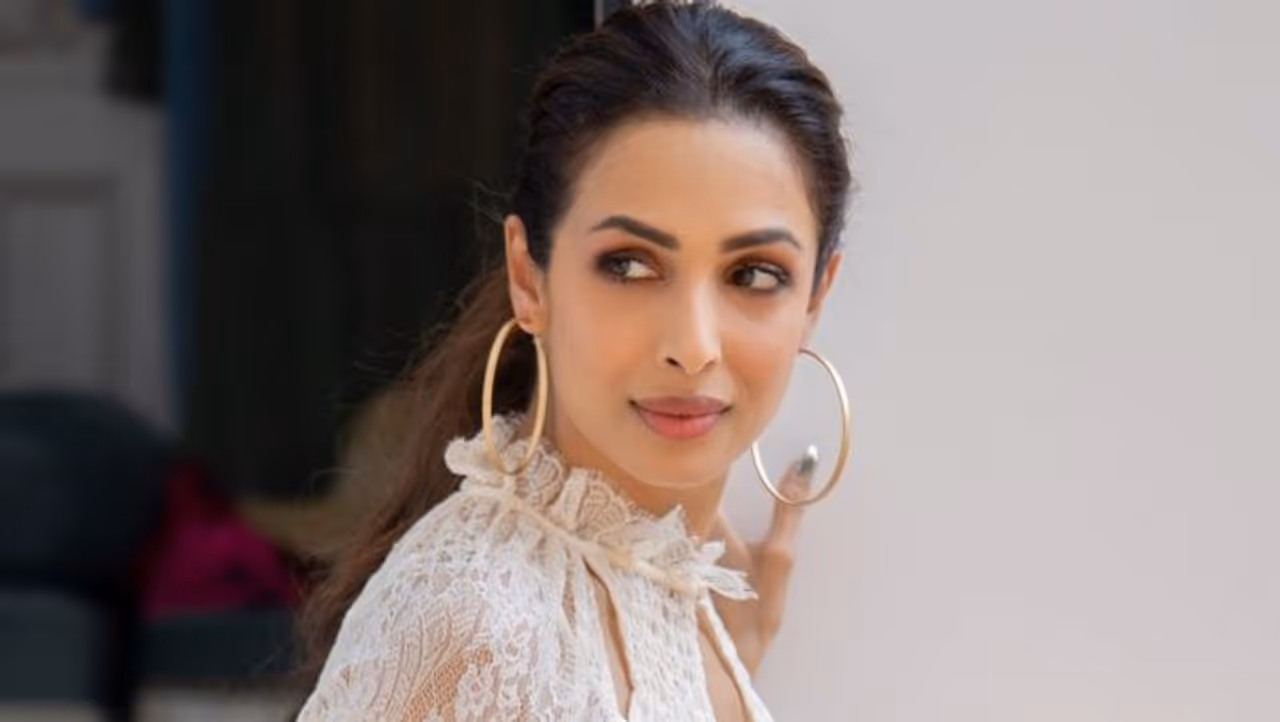 <p>ಮಲೈಕಾ ಅರೋರ ಆಕೆಗಿಂ ವಯಸ್ಸಿನಲ್ಲಿ ಚಿಕ್ಕವನಾದ ಬಾಯ್‌ಫ್ರೆಂಡ್‌ನಿಂದಲೇ ಸದ್ಯ ಫೇಮಸ್. ಇನ್ನು ಸೆಕ್ಸ್ ಕುರಿತು ಆಕೆಯ ಬೋಲ್ಡ್ ನಿಲುವುಗಳು, ಮಾತುಗಳೂ ಆಕೆಗೆ ಹೈಲೈಟ್.</p>