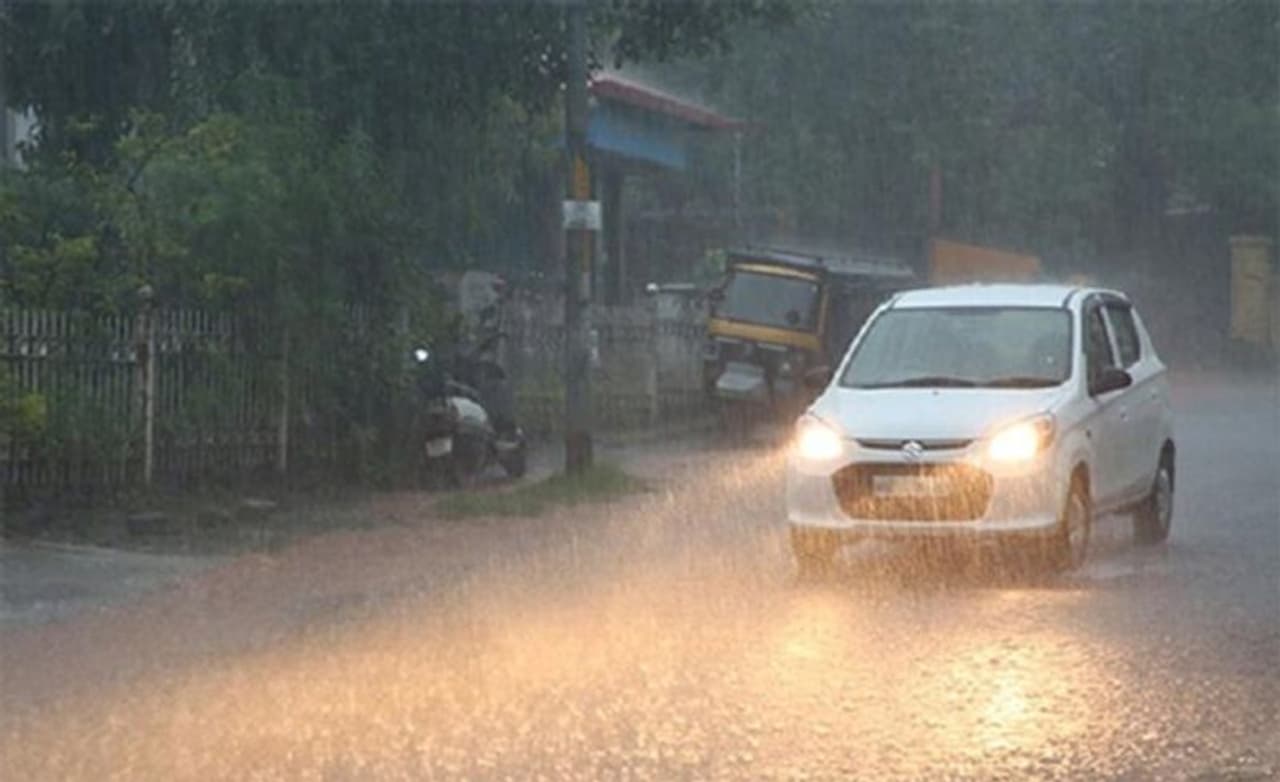 <p>Heavy rains along with gusty wind have been reported over the last two days in coastal and Malnad region of Karnataka.</p> <p>Heavy rains along with gusty wind have been reported over the last two days in coastal and Malnad region of Karnataka.</p>