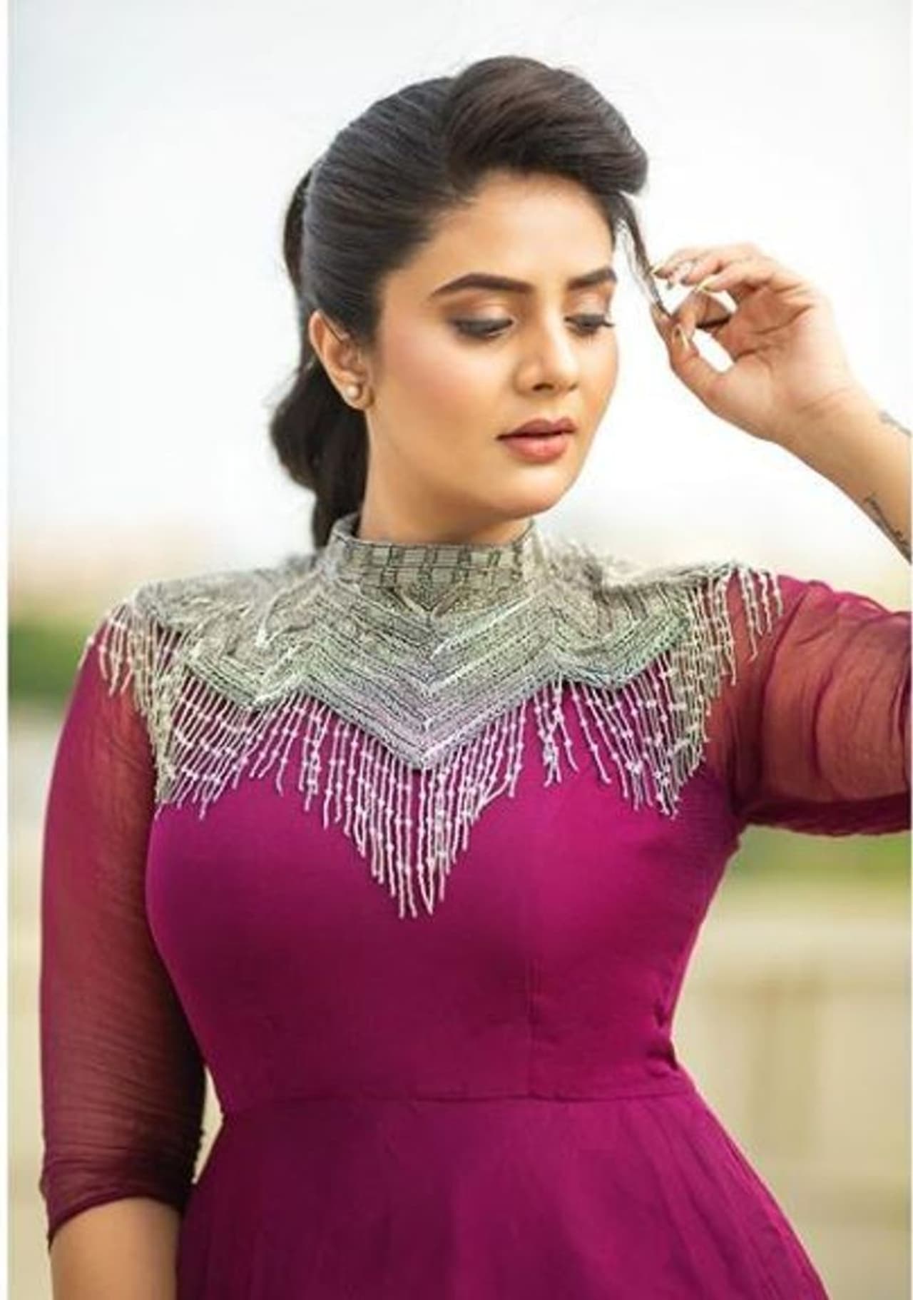 <p>ತೆಲುಗು ಭಾಷೆಯ ಪ್ರಸಿದ್ಧ ವಾಹಿನಿಗಳ ಜನಪ್ರಿಯ ನಿರೂಪಕಿ ಈ ಶ್ರೀಮುಖಿ</p> <p>ತೆಲುಗು ಭಾಷೆಯ ಪ್ರಸಿದ್ಧ ವಾಹಿನಿಗಳ ಜನಪ್ರಿಯ ನಿರೂಪಕಿ ಈ ಶ್ರೀಮುಖಿ</p>