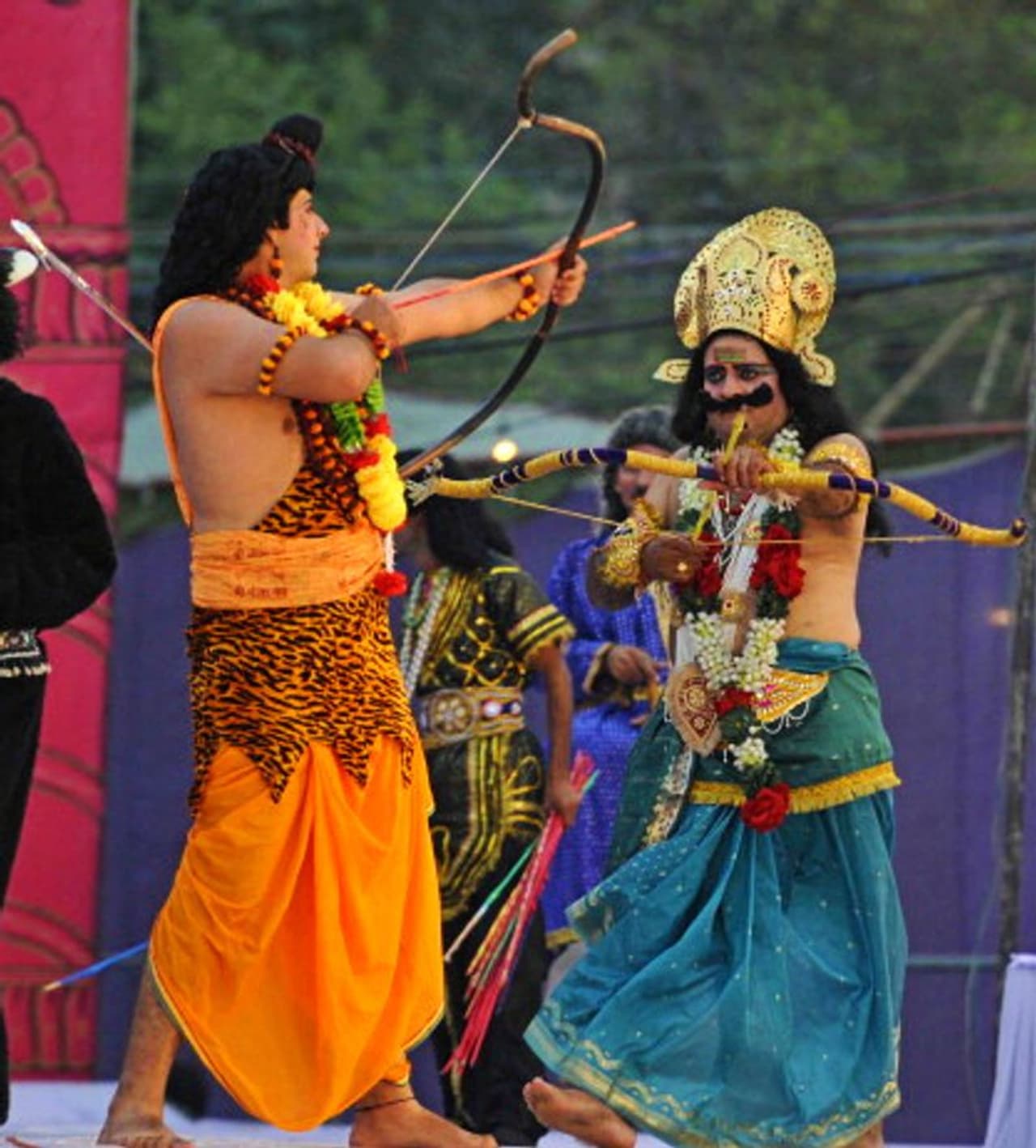 <p>ಧರ್ಮ ಗ್ರಂಥದ ಅನುಸಾರ ರಾವಣ ಮಹಾಜ್ಞಾನಿ, ಮಹಾನ್ ಶಿವಭಕ್ತ ಮತ್ತು ಪರಾಕ್ರಮಿಯಾಗಿದ್ದ. ಆದರೆ ಆತನಿಗೆ ತನ್ನ ಶಕ್ತಿಯ ಬಗ್ಗೆ ಬಹಳ ಅಹಂಕಾರವಿತ್ತು. ಆತನ ಒಂದೇ ಒಂದು ತಮ್ಮ ಆತ ಸರ್ವನಾಶವಾಗಲು ಕಾರಣವಾಯಿತು. ಆತ ಮಾಡಿದ ಆ ತಪ್ಪು ಏನು? ಅದು ಆತನ ನಾಶಕ್ಕೆ ಯಾಕೆ ಕಾರಣವಾಯ್ತು ಇಲ್ಲಿದೆ ಮಾಹಿತಿ...&nbsp;</p><p>&nbsp;</p>