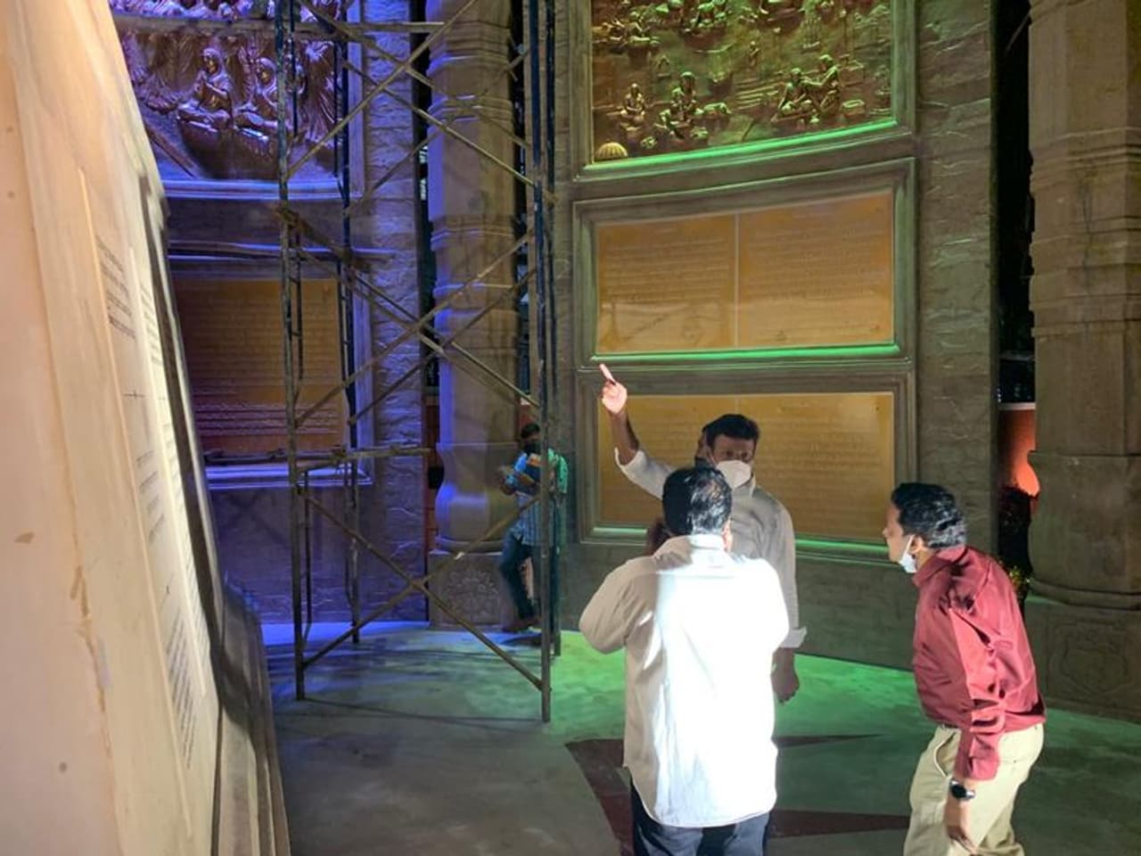 <p>ಶೀಘ್ರವೇ ಬಸವಣ್ಣನವರ ಪ್ರತಿಮೆಯನ್ನು ಲೋಕಾರ್ಪಣೆಗೊಳಿಸಲಾಗುವುದು. ಬಸವಣ್ಣನವರ ತತ್ವ ಸಿದ್ಧಾಂತಗಳನ್ನು ನವ ಪೀಳಿಗೆಗೆ ಪರಿಚಯಿಸುವ ಕಾರ್ಯವಾಗಬೇಕಿದೆ ಎಂದು ಗೌತಮ್ ಕುಮಾರ್ </p> <p>ಶೀಘ್ರವೇ ಬಸವಣ್ಣನವರ ಪ್ರತಿಮೆಯನ್ನು ಲೋಕಾರ್ಪಣೆಗೊಳಿಸಲಾಗುವುದು. ಬಸವಣ್ಣನವರ ತತ್ವ ಸಿದ್ಧಾಂತಗಳನ್ನು ನವ ಪೀಳಿಗೆಗೆ ಪರಿಚಯಿಸುವ ಕಾರ್ಯವಾಗಬೇಕಿದೆ ಎಂದು ಗೌತಮ್ ಕುಮಾರ್ </p>